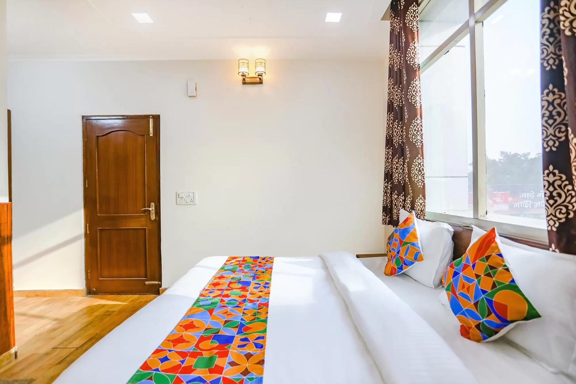 Bed in FabHotel Hexa Ghaziabad
