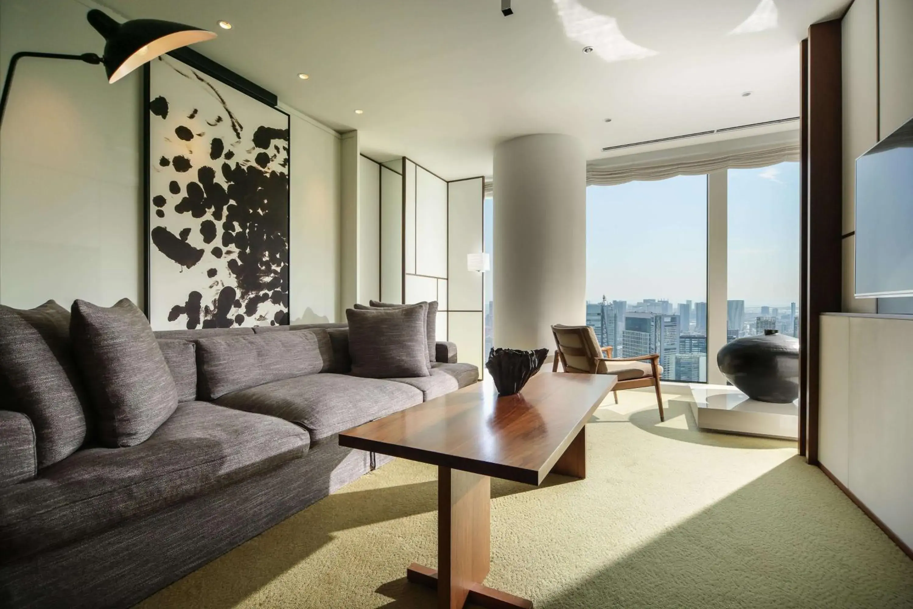 Photo of the whole room, Seating Area in Andaz Tokyo - A Concept by Hyatt