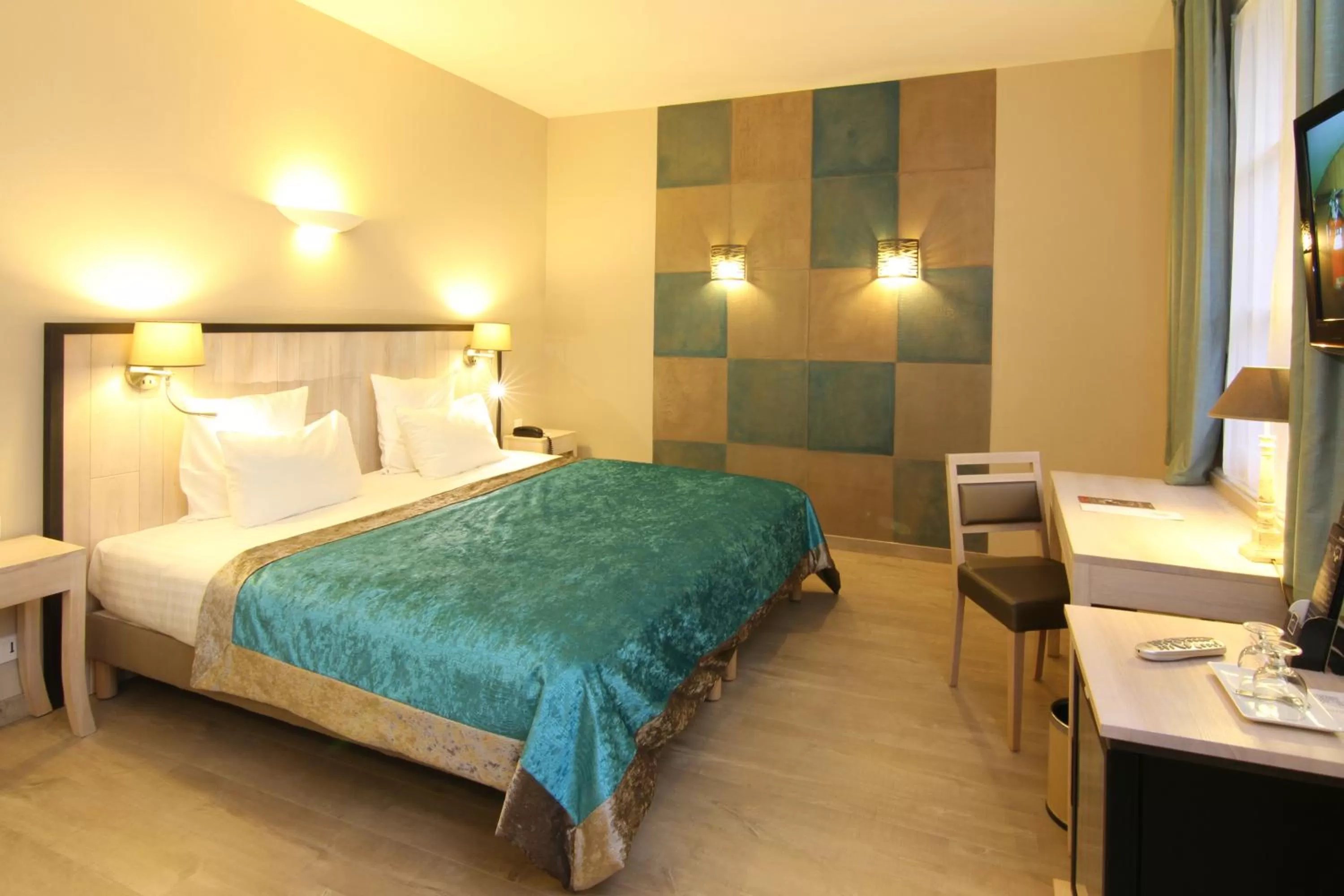 Staff, Bed in Hotel Beaucour