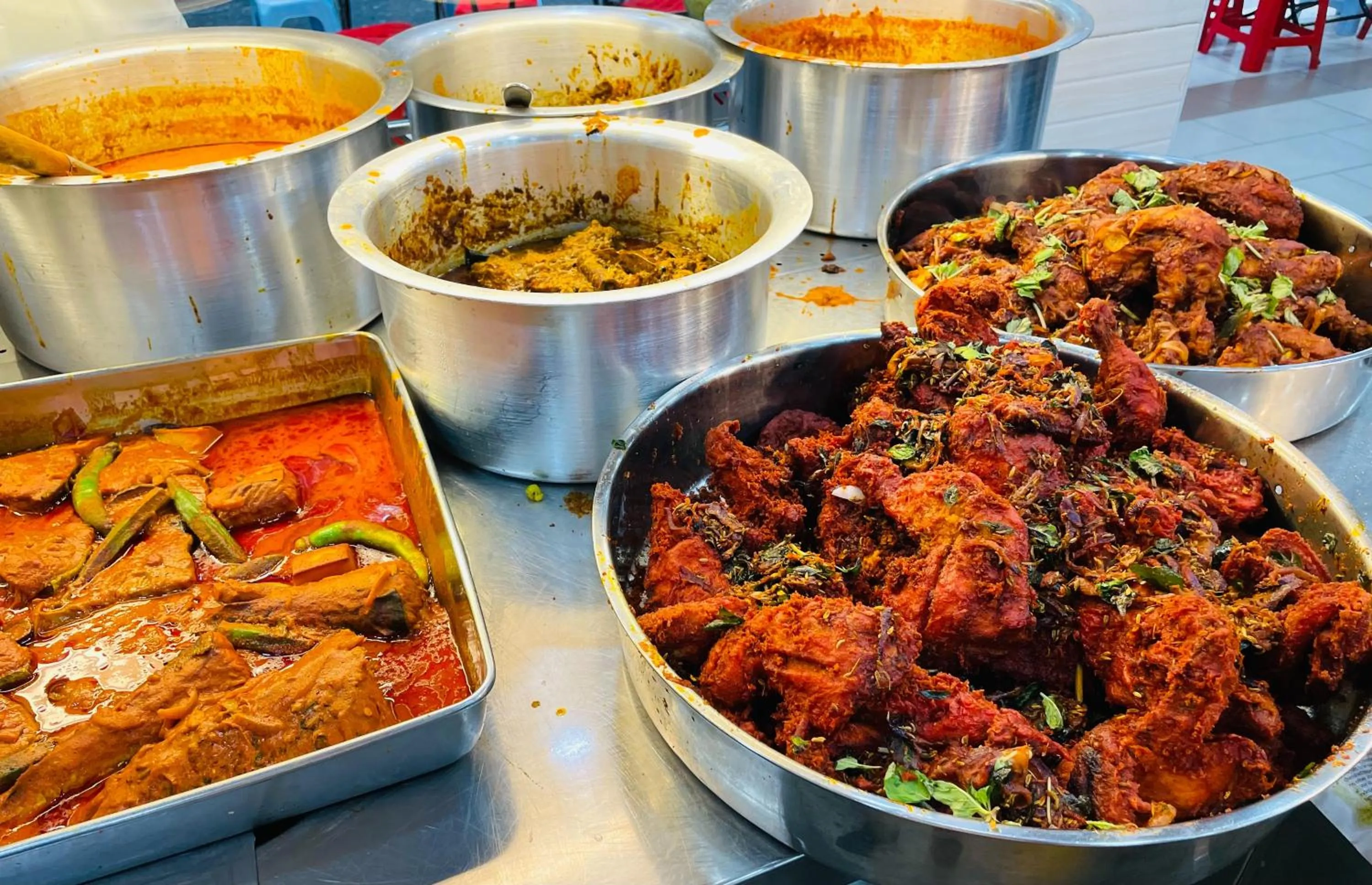 Restaurant/places to eat in ESSY Hotel KL Sentral