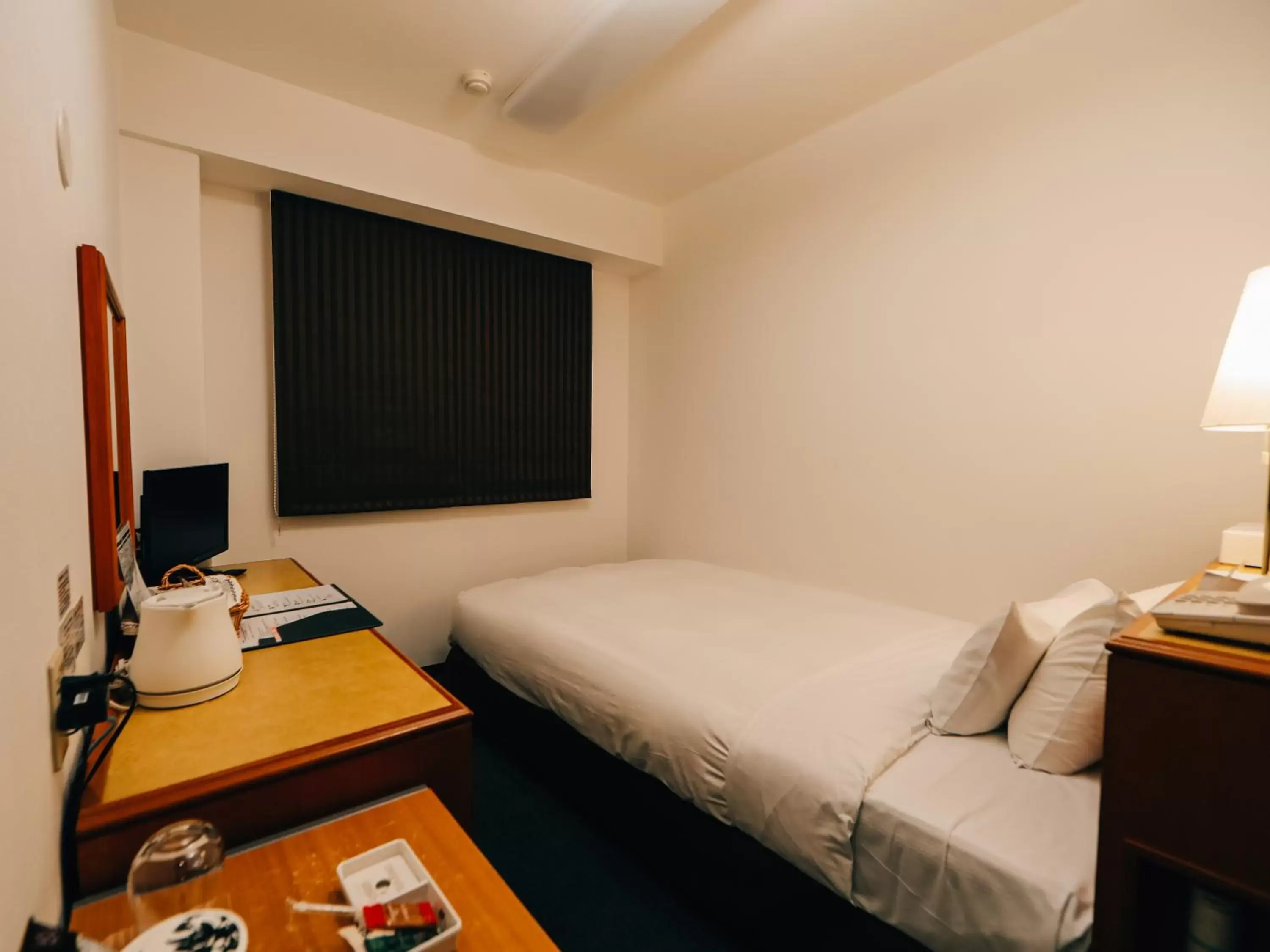 Photo of the whole room, Bed in 3s HOTEL HIRATSUKA