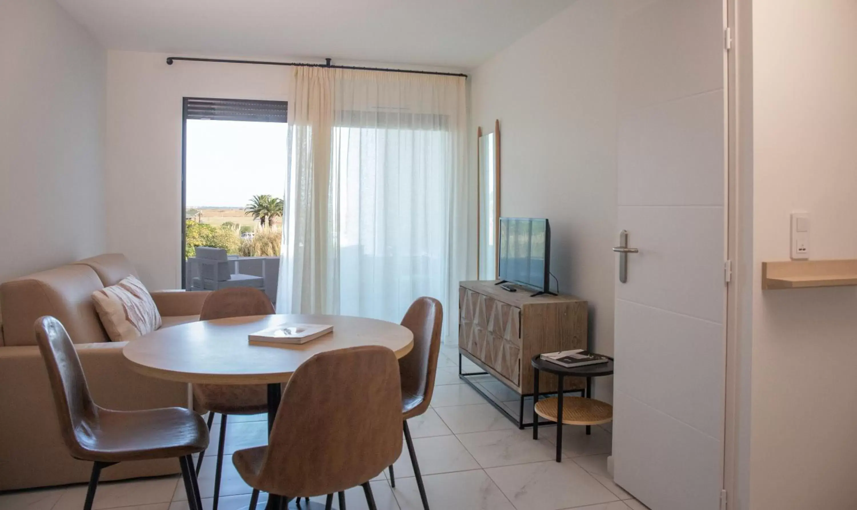 Living room, Dining Area in Résidence Pierre & Vacances Premium Horizon Golf
