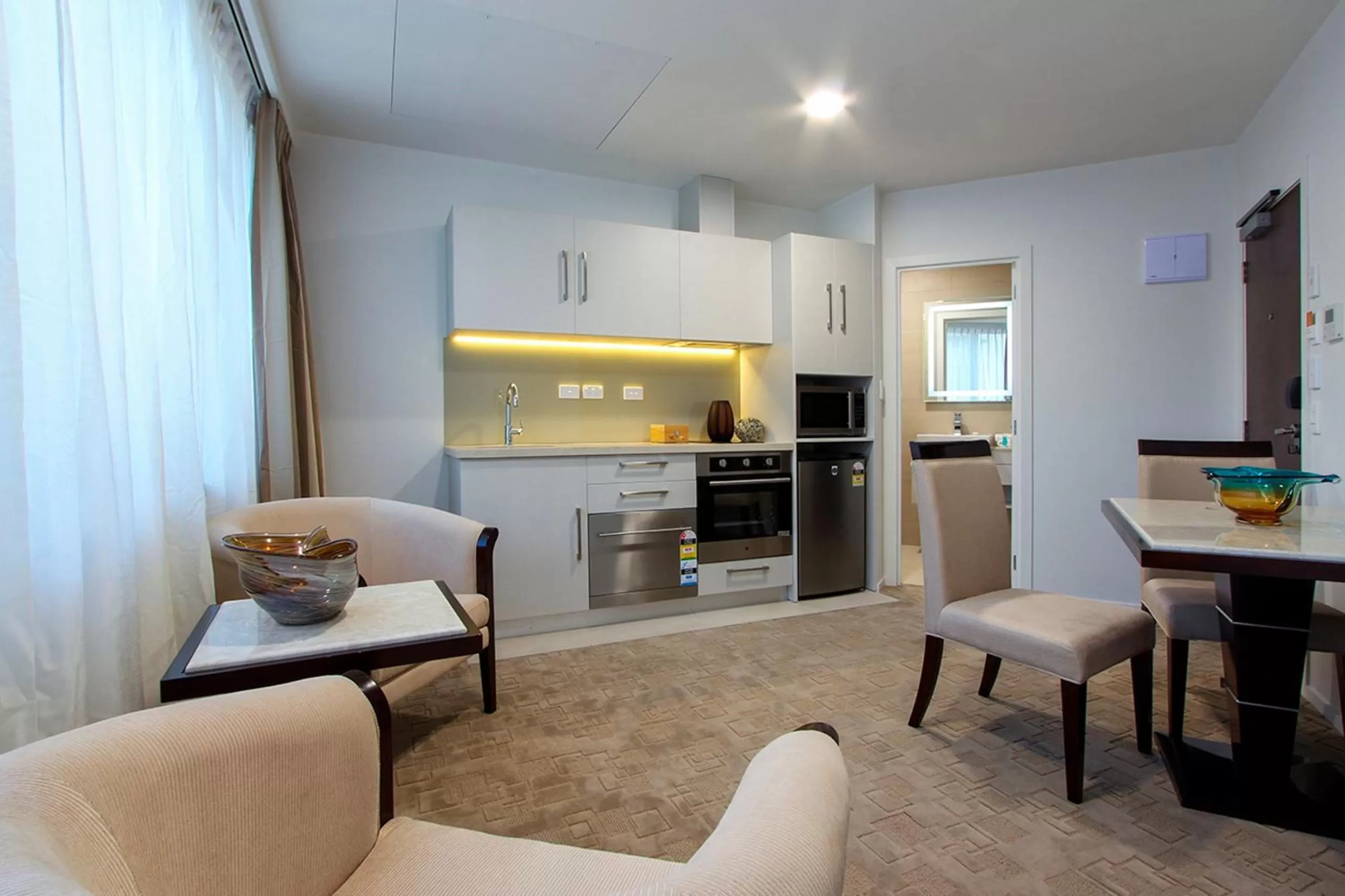 Kitchen or kitchenette in VR Queen Street Hotel & Suites