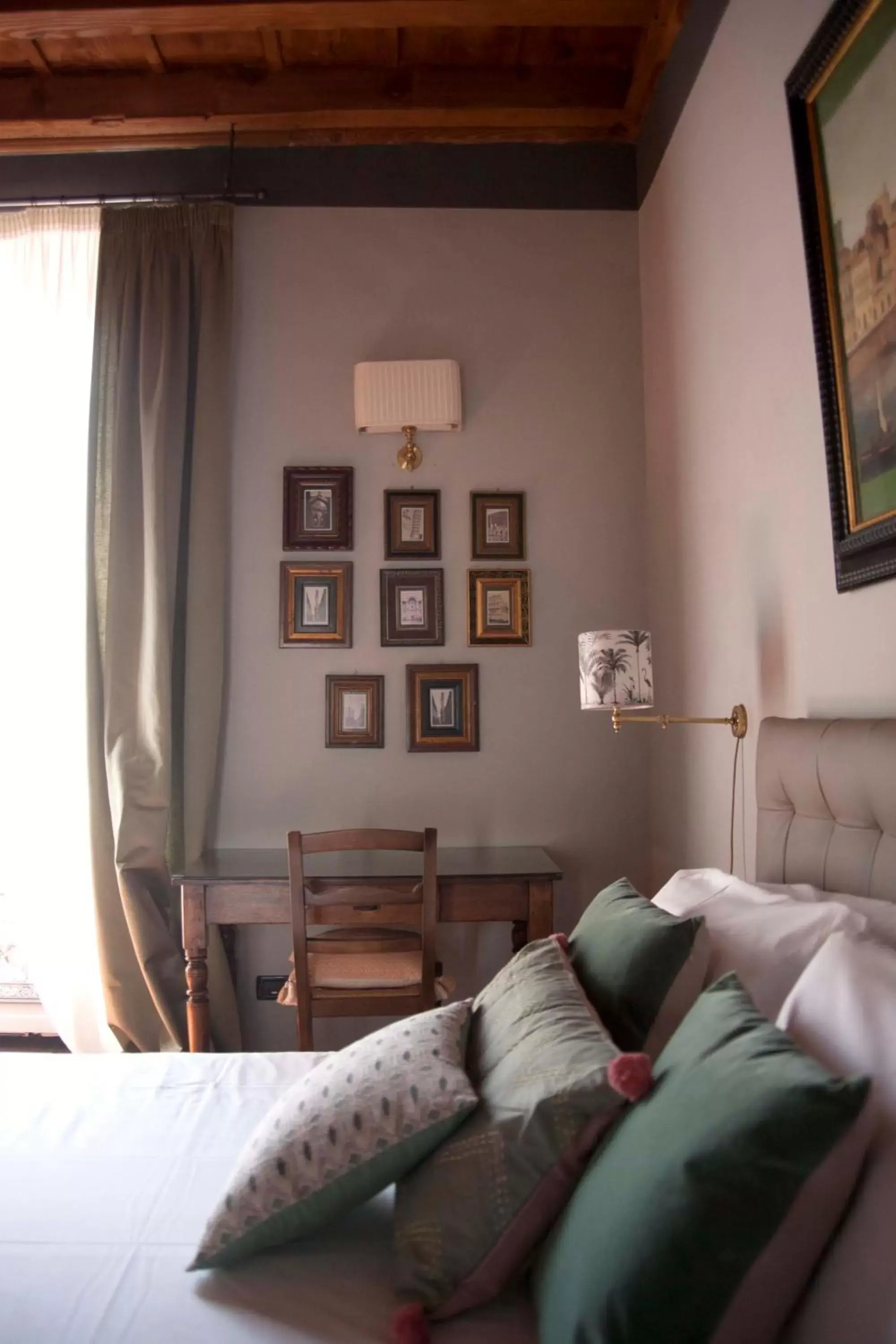 Bed, Seating Area in Antica Dimora De' Benci