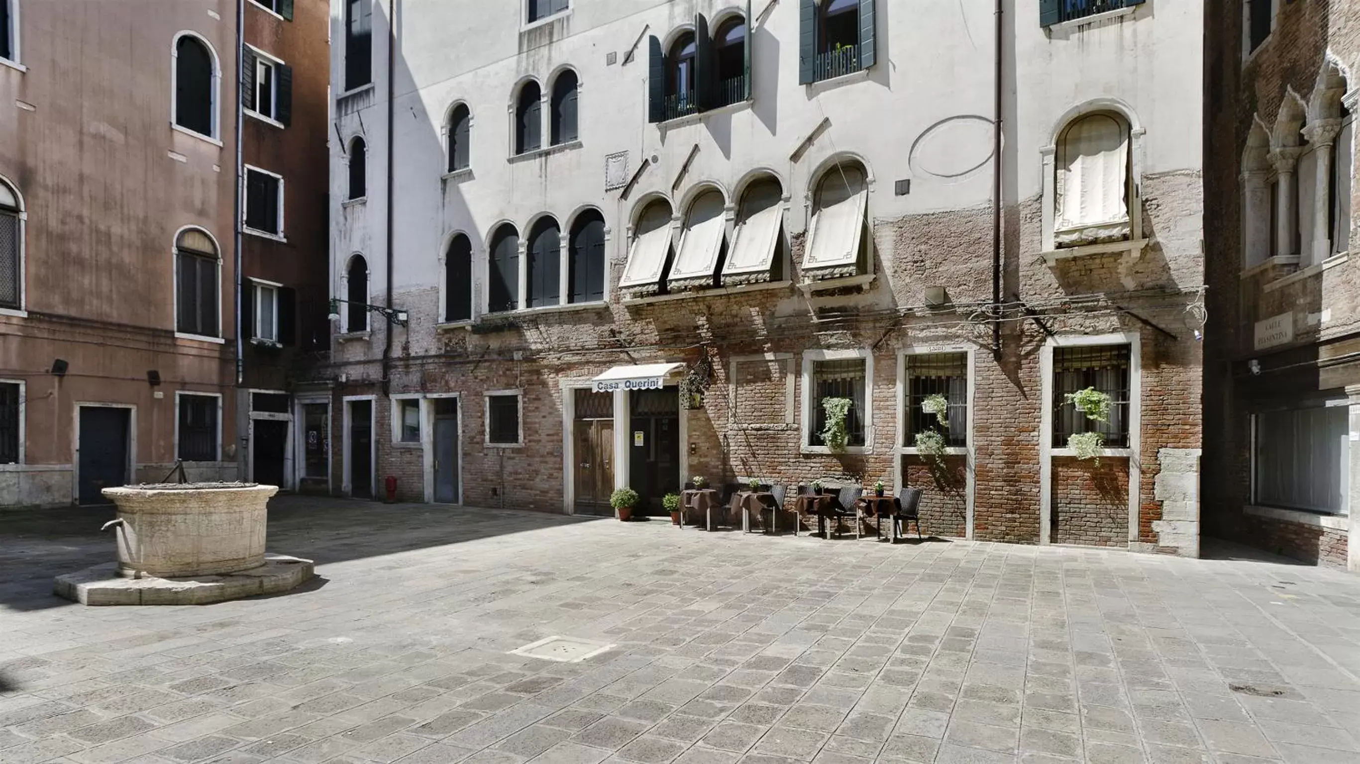 Patio, Property Building in Locanda Casa Querini