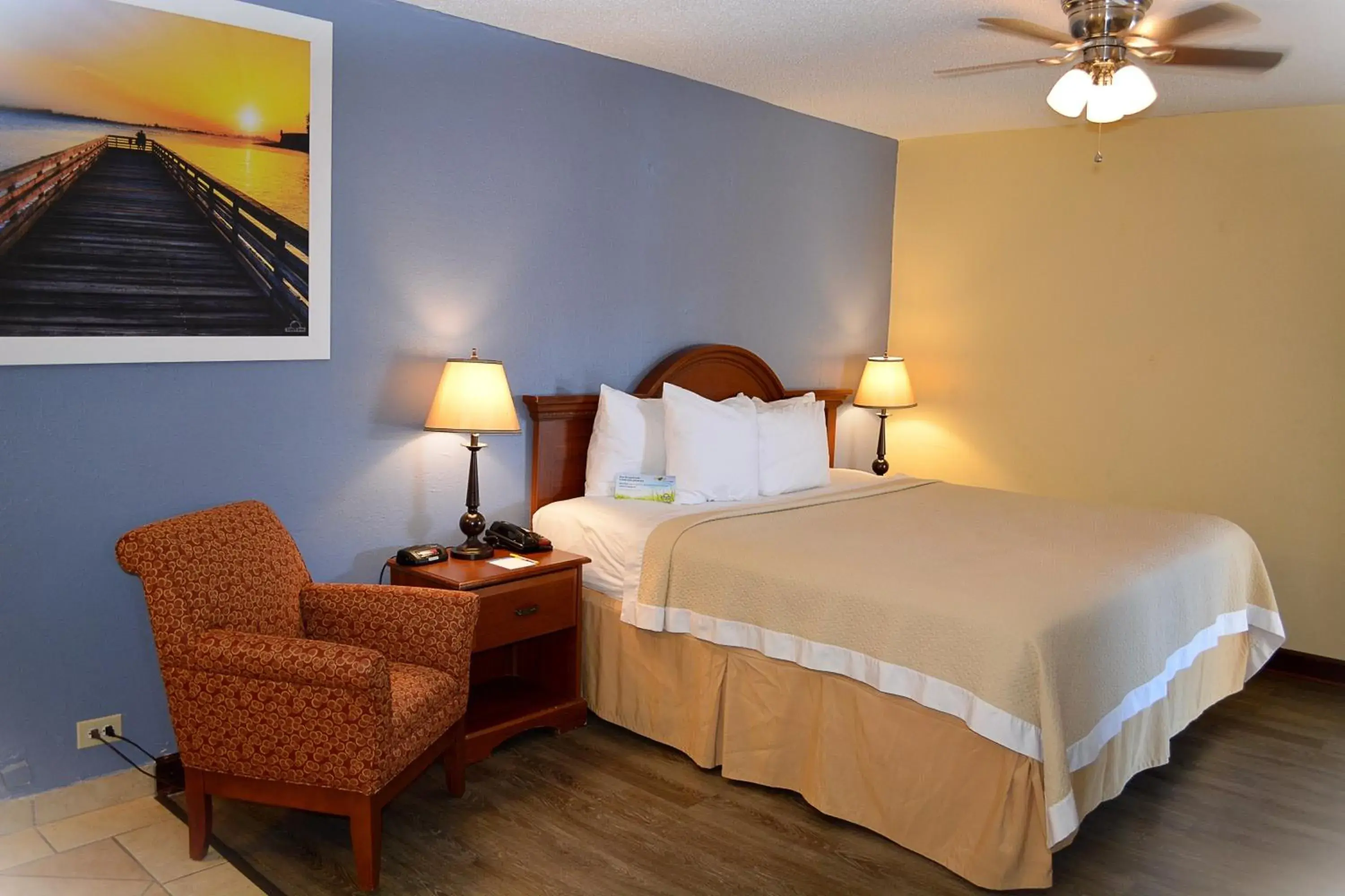 Bedroom, Bed in Days Inn by Wyndham Jacksonville NC
