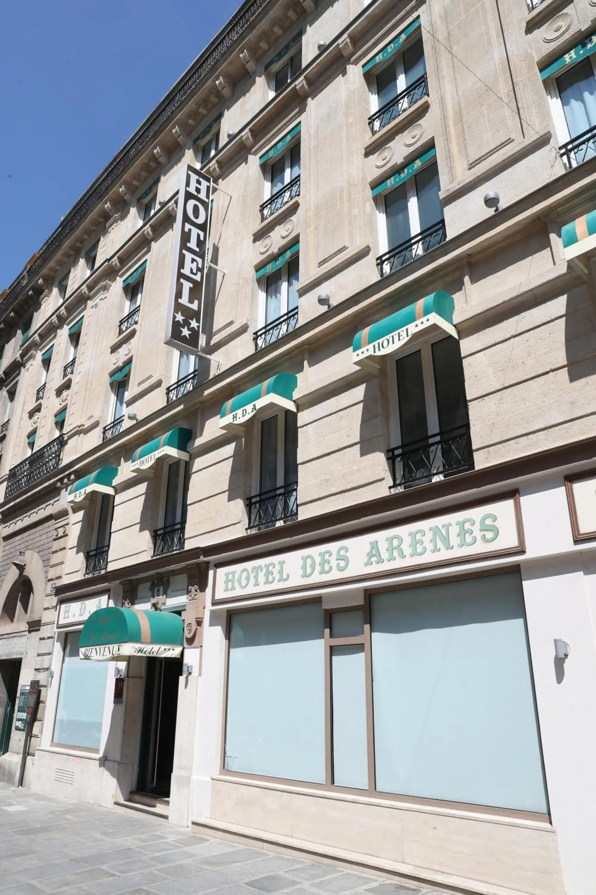 Property Building in Hotel Des Arenes