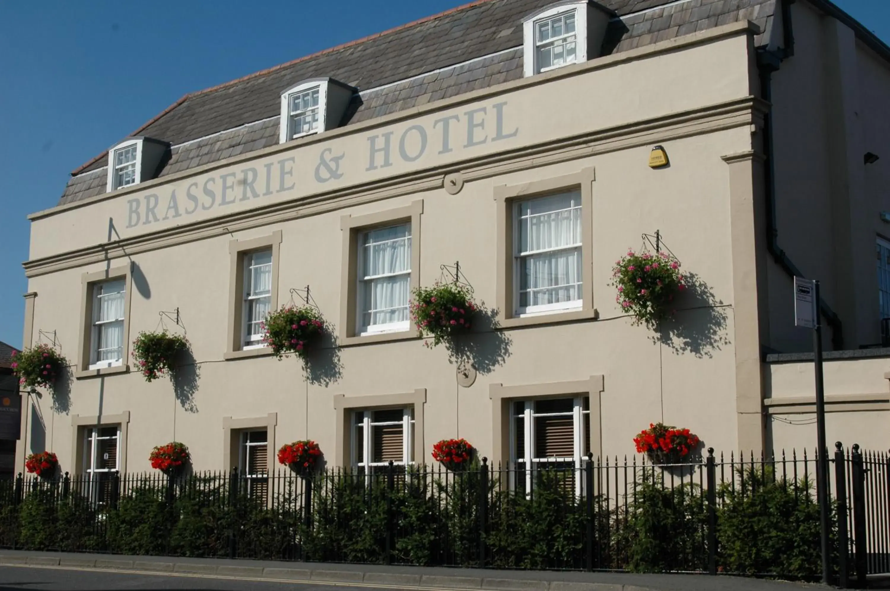 Property Building in Le Bouchon Brasserie & Hotel