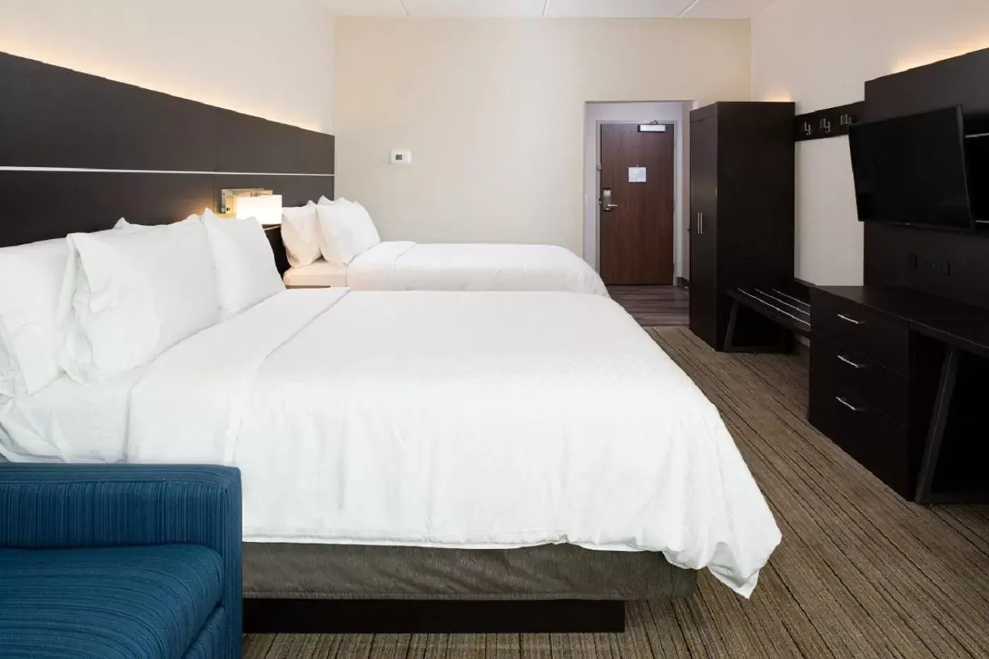 Bed in Holiday Inn Express & Suites - Romeoville - Joliet North, an IHG Hotel