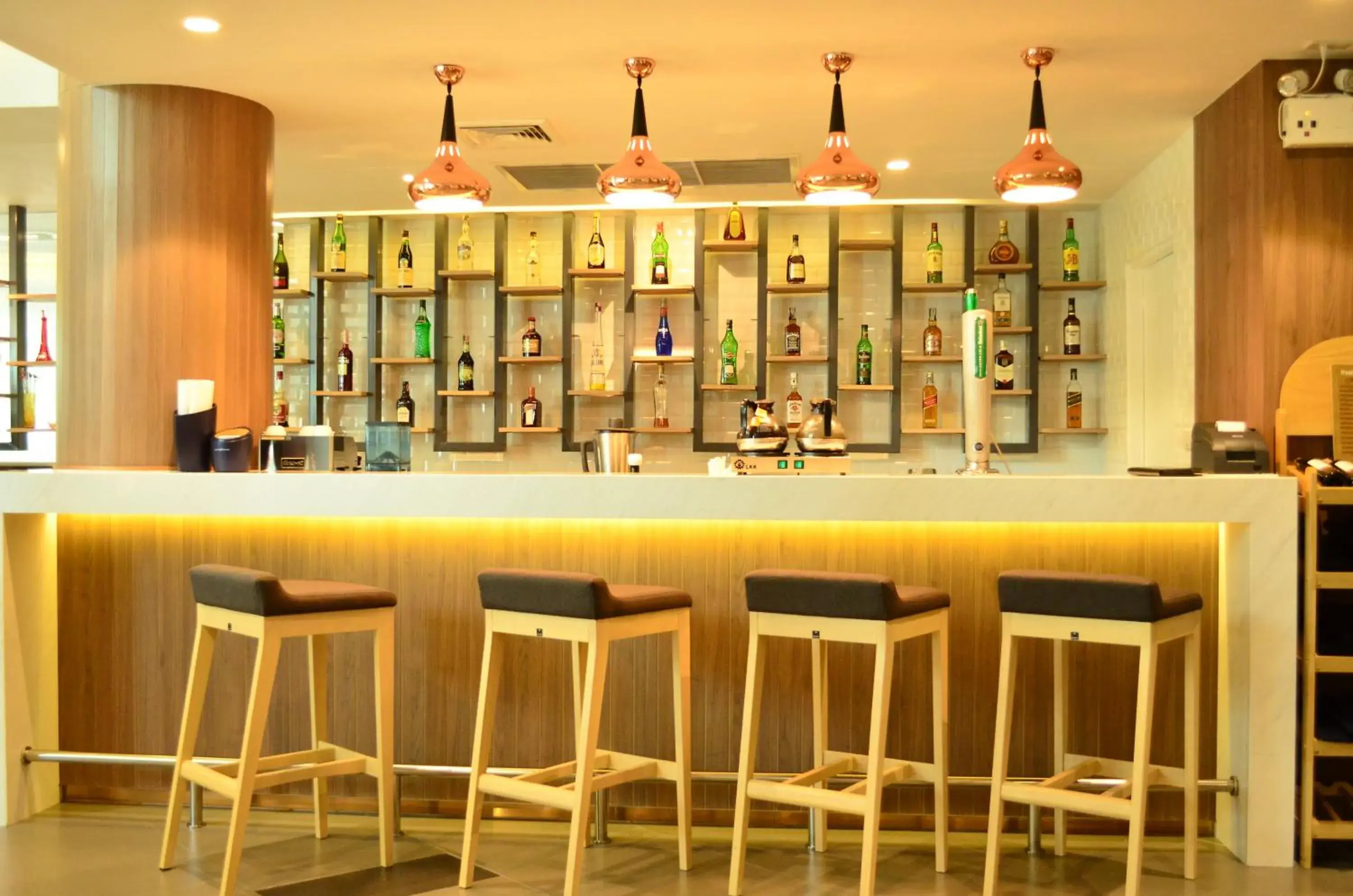 Alcoholic drinks, Lounge/Bar in Miracle Suvarnabhumi Airport