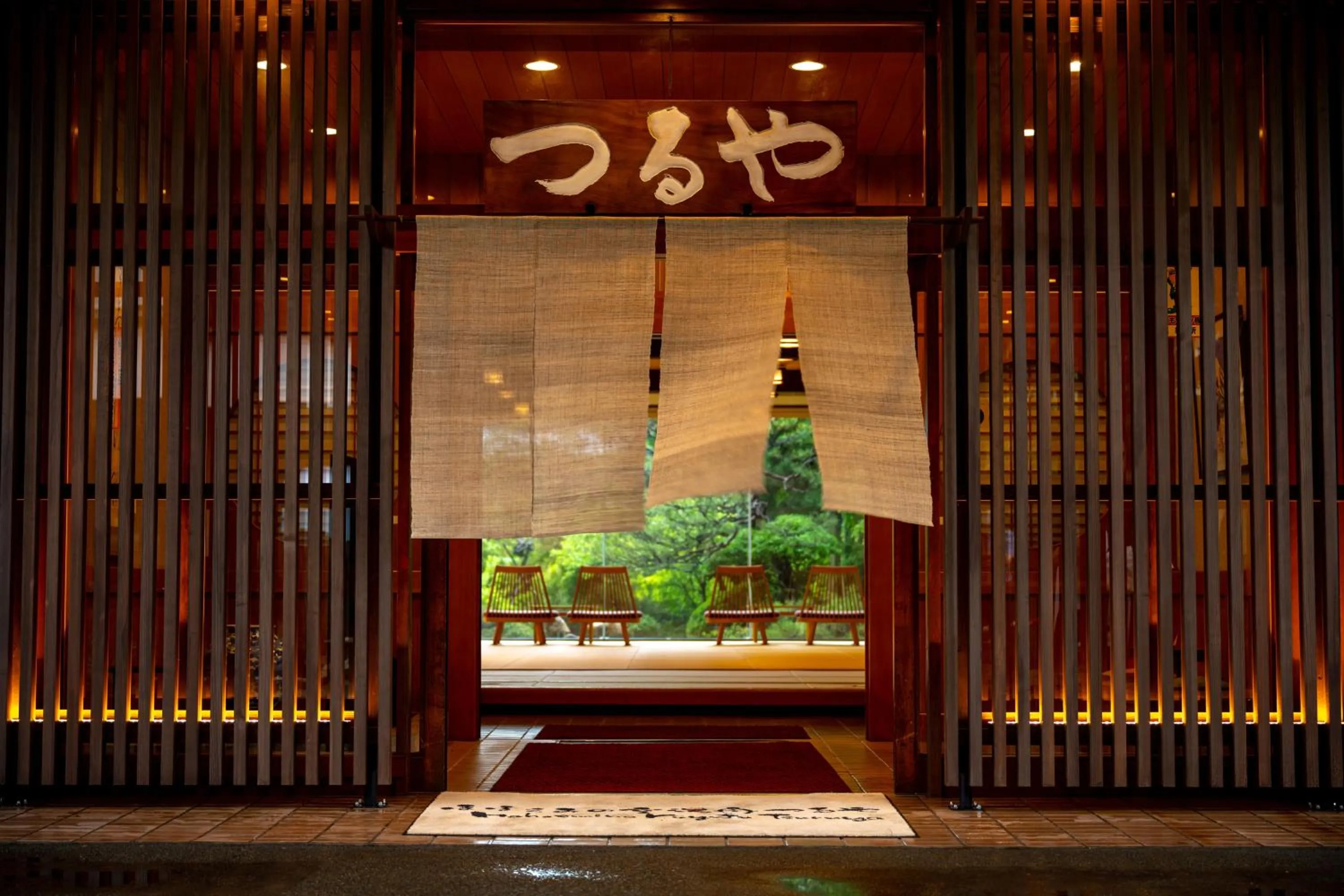 Property building in Hohoemino Kuyufu Tsuruya