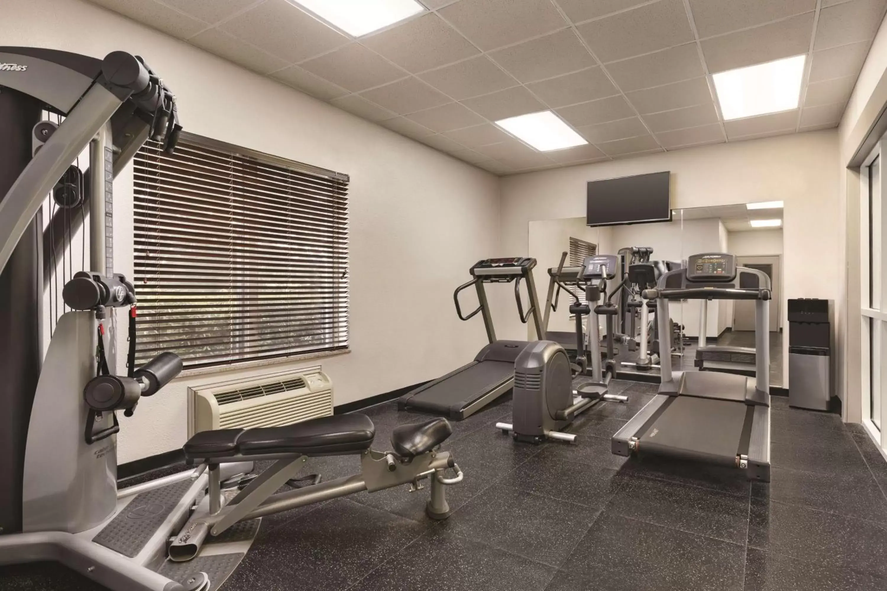 Spa and wellness centre/facilities, Fitness Center/Facilities in Country Inn & Suites by Radisson, Conyers, GA