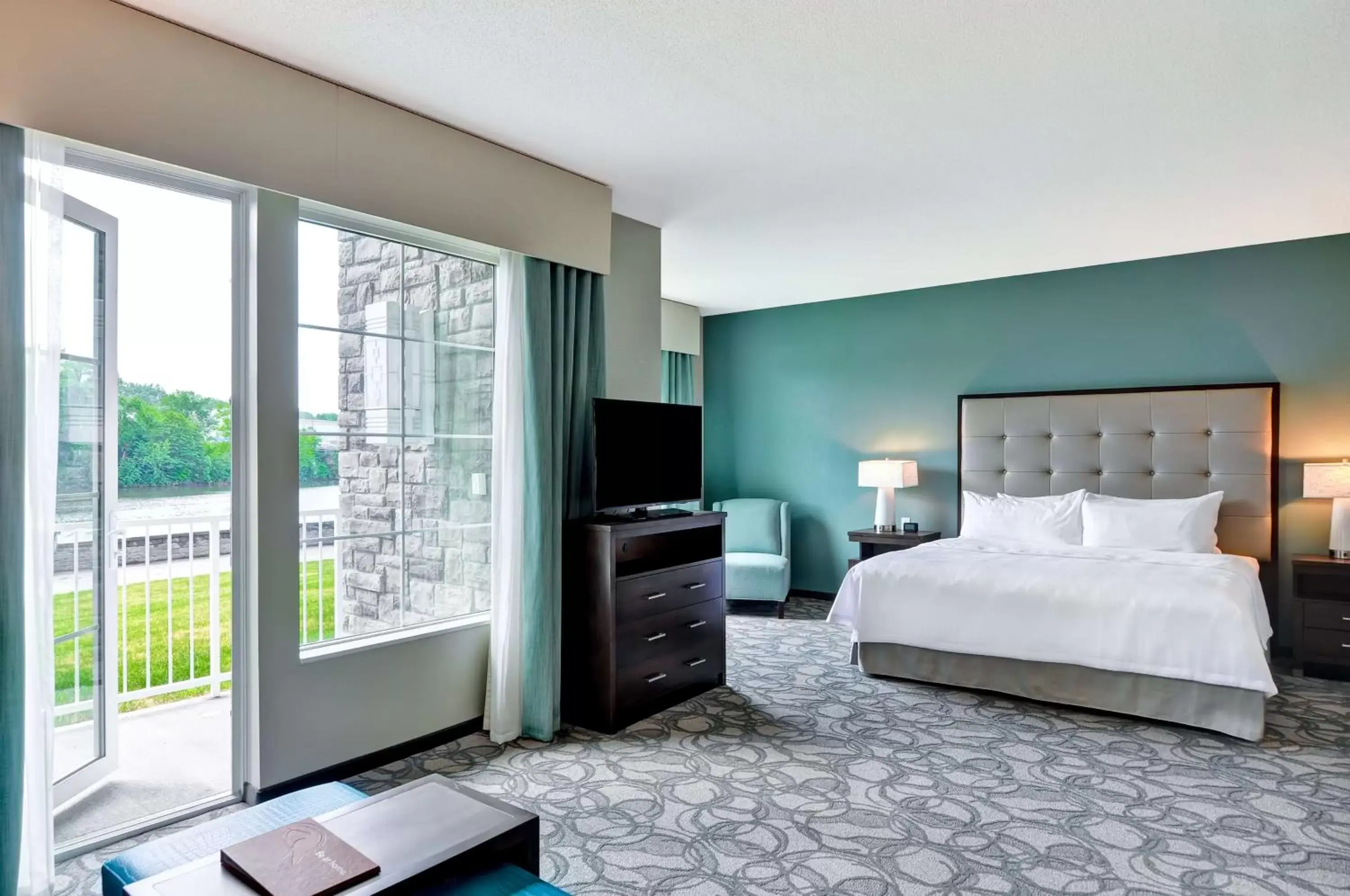 Bedroom, Bed in Homewood Suites By Hilton Schenectady