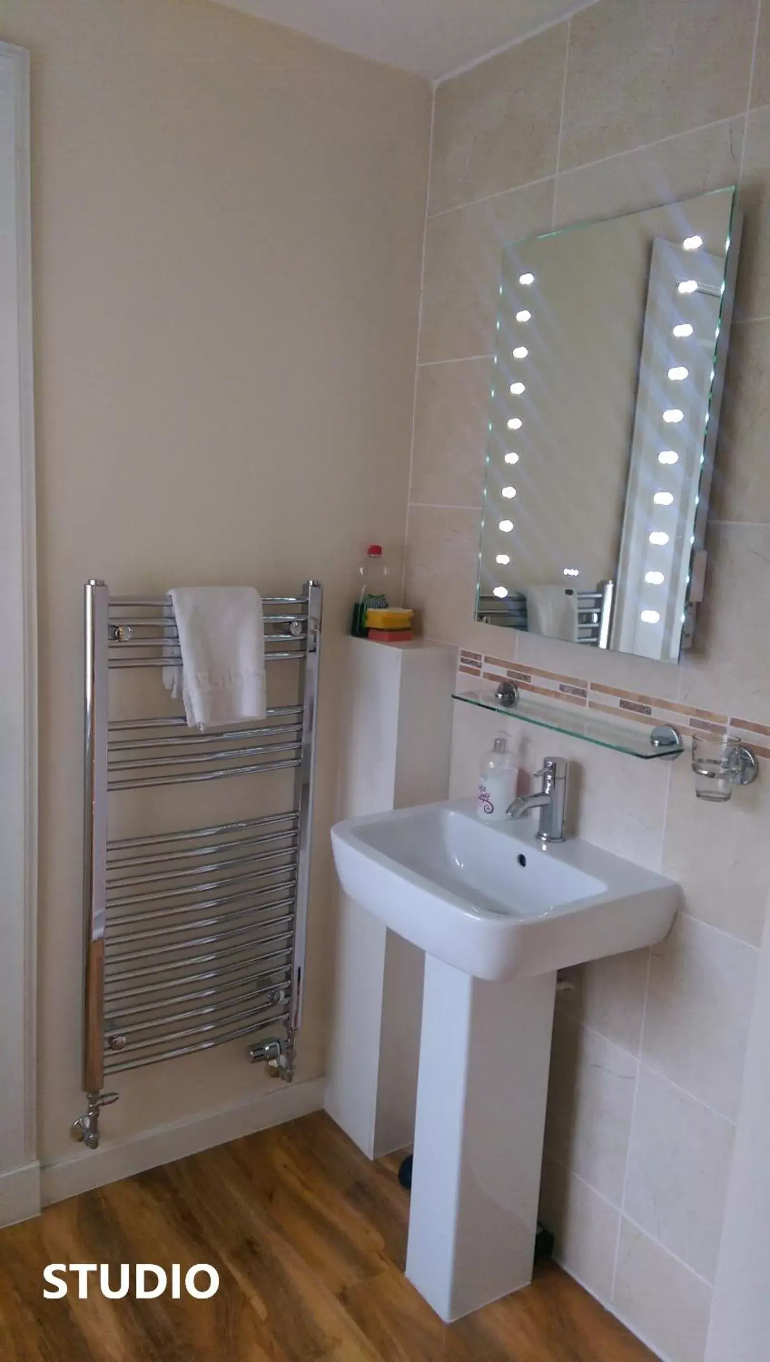 Bathroom in Edinburgh City Suites