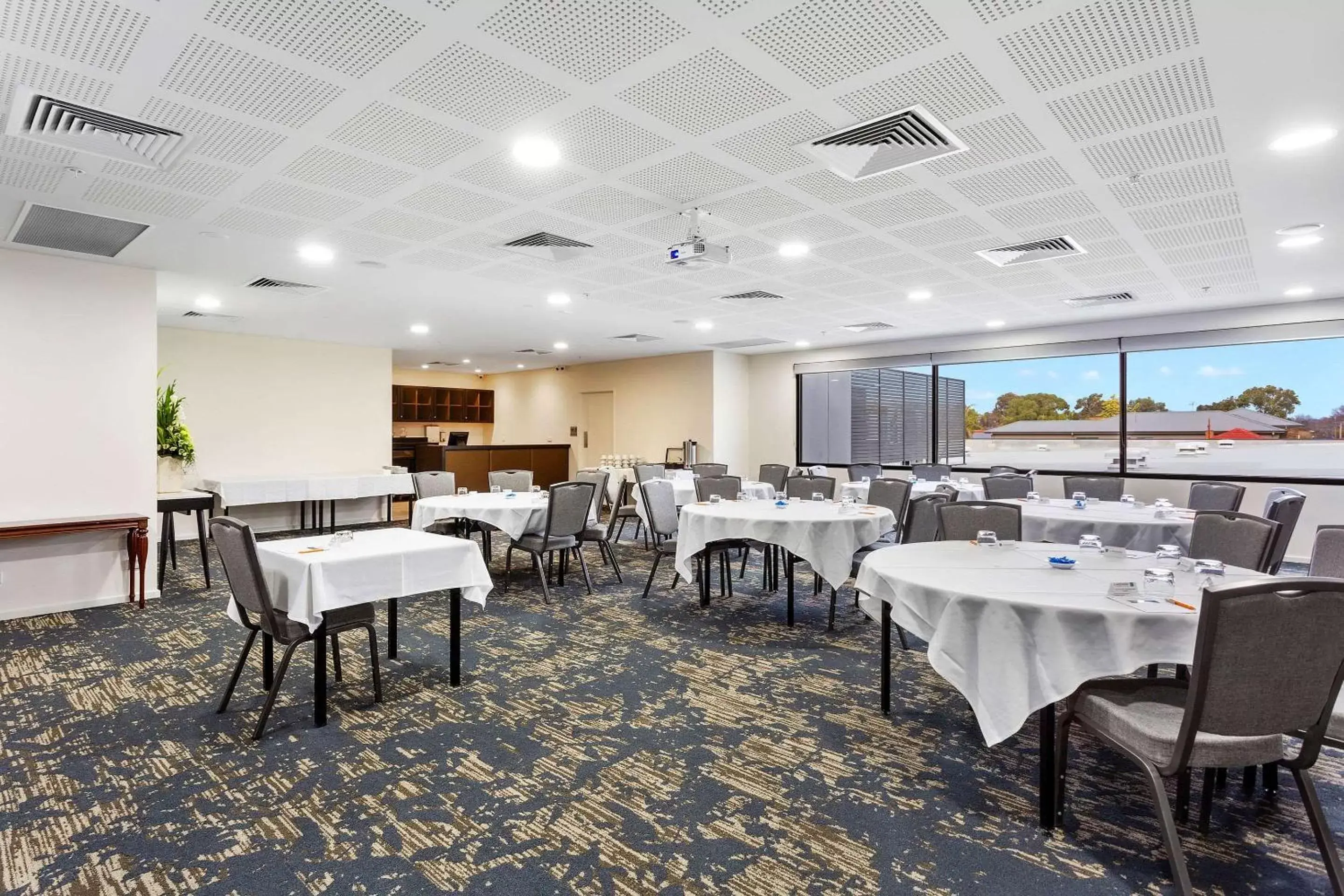 Meeting/conference room, Restaurant/Places to Eat in Quality Hotel Lakeside