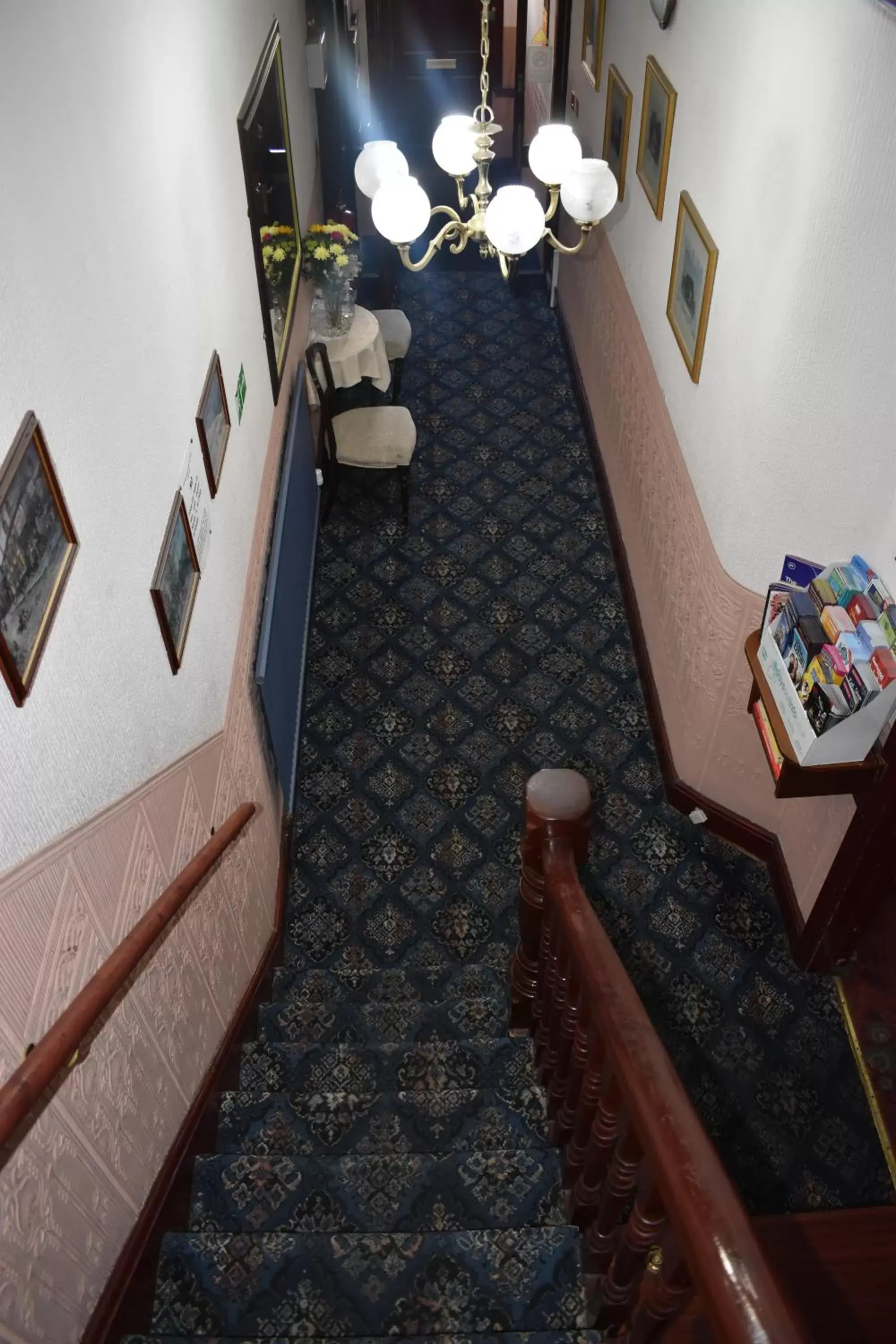 Lobby or reception in Lyndhurst Hotel