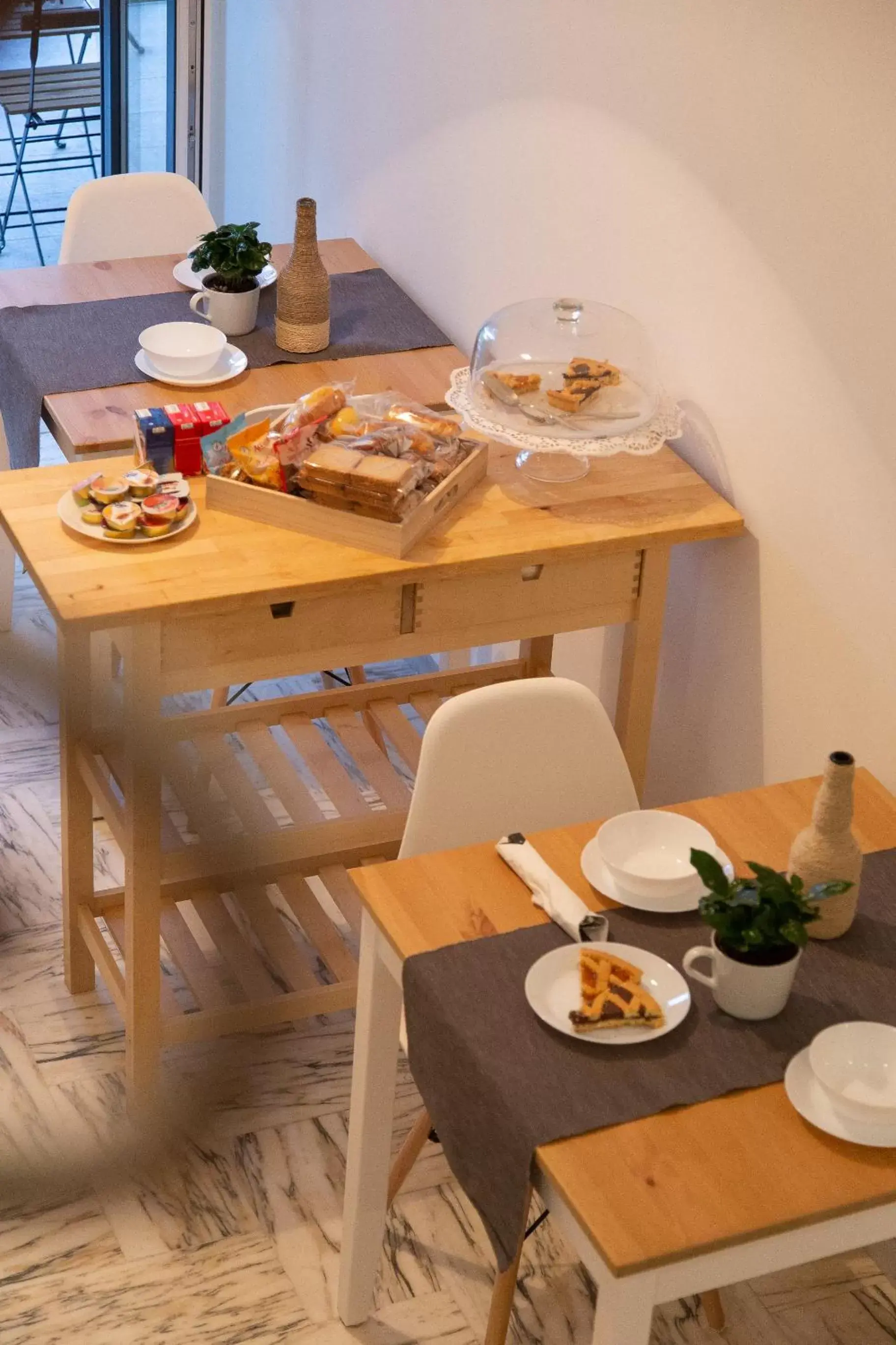 Breakfast, Restaurant/Places to Eat in UP&B Rooms Catania