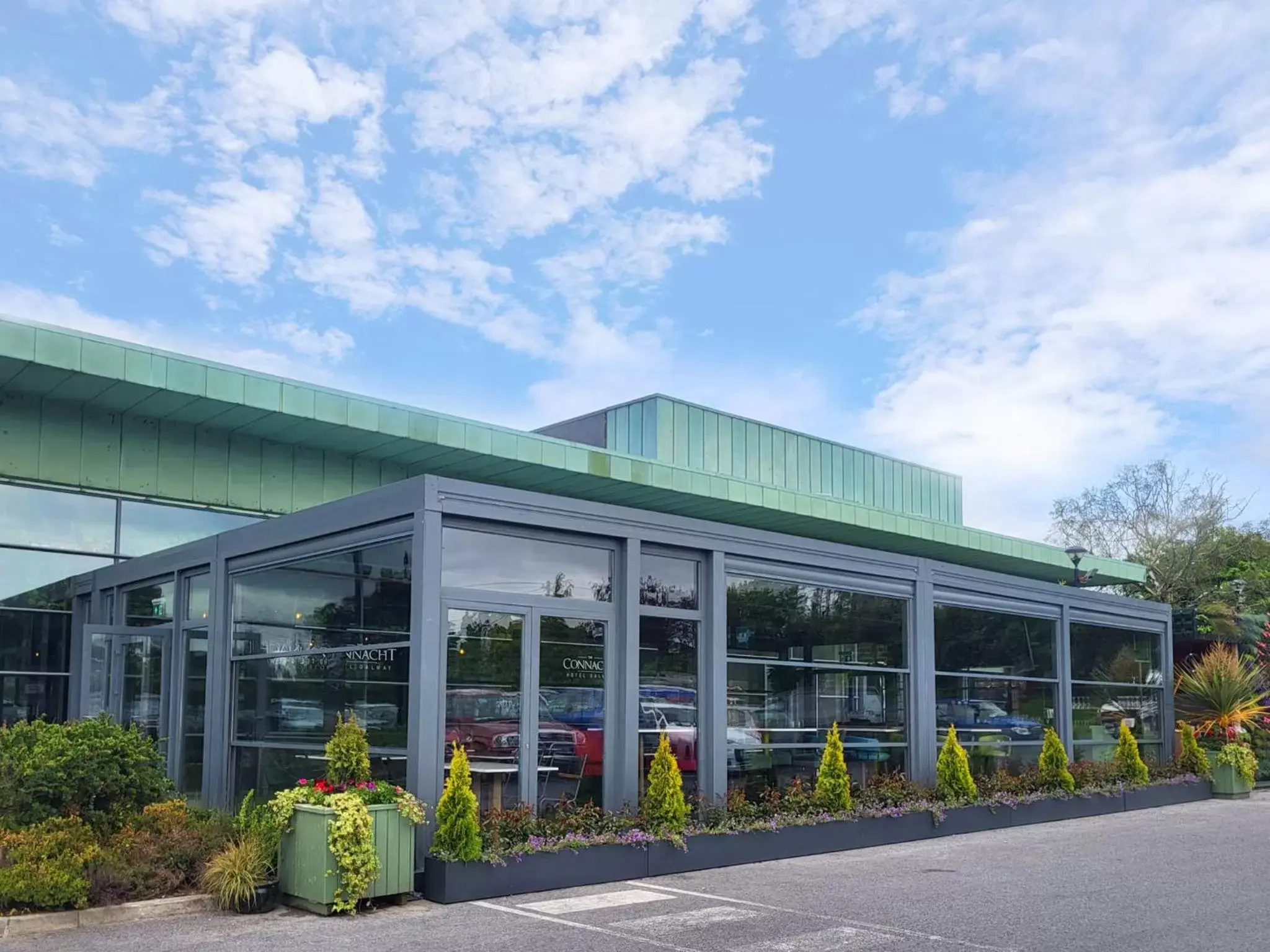 Restaurant/places to eat, Property Building in The Connacht Hotel