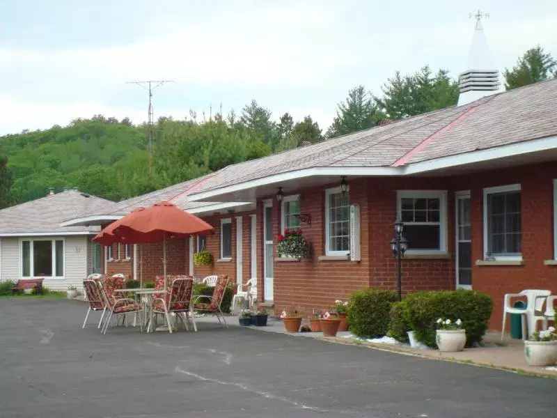 Property Building in Mountain View Motel