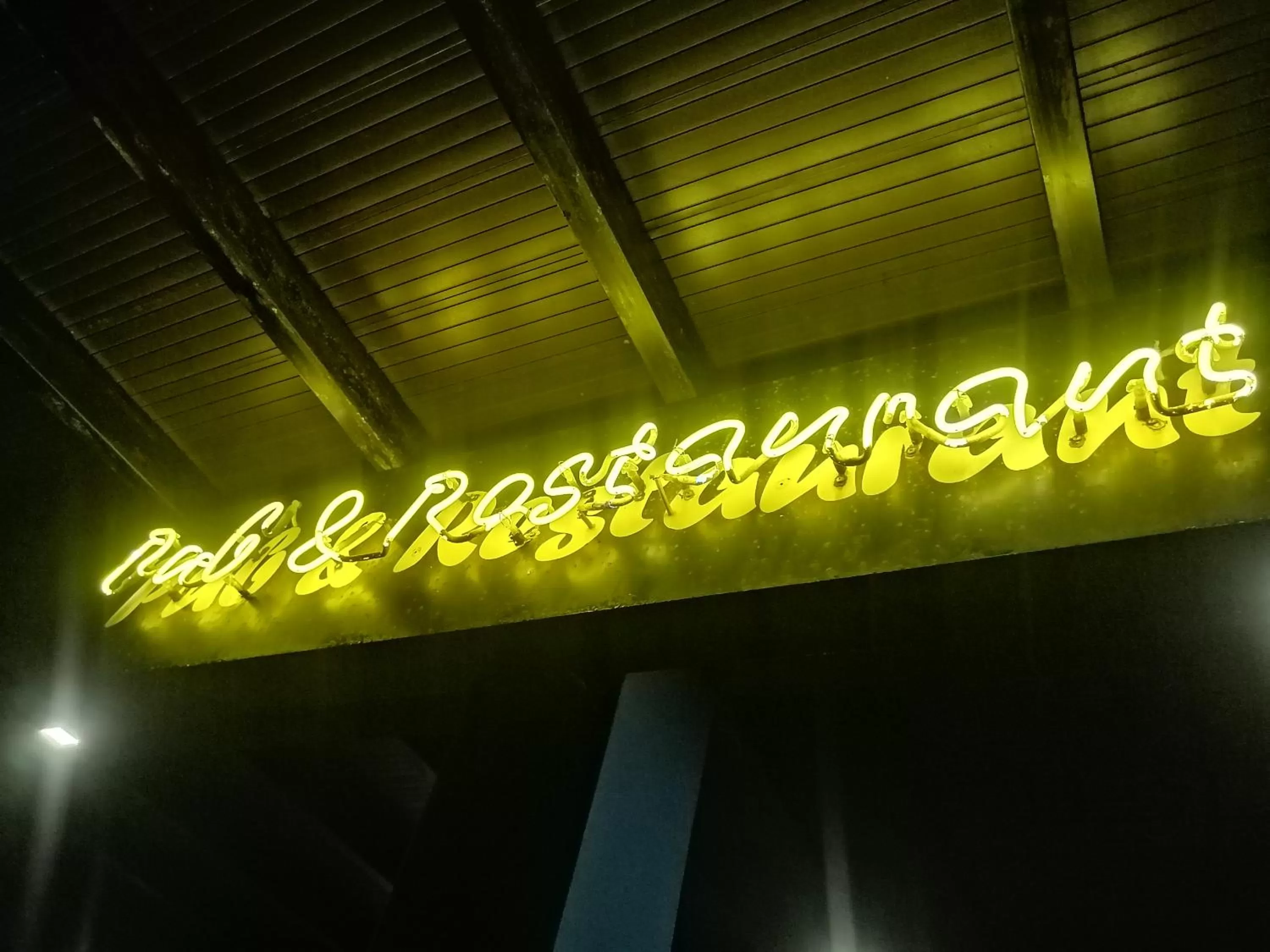 Le Petit Hotel & Restaurant