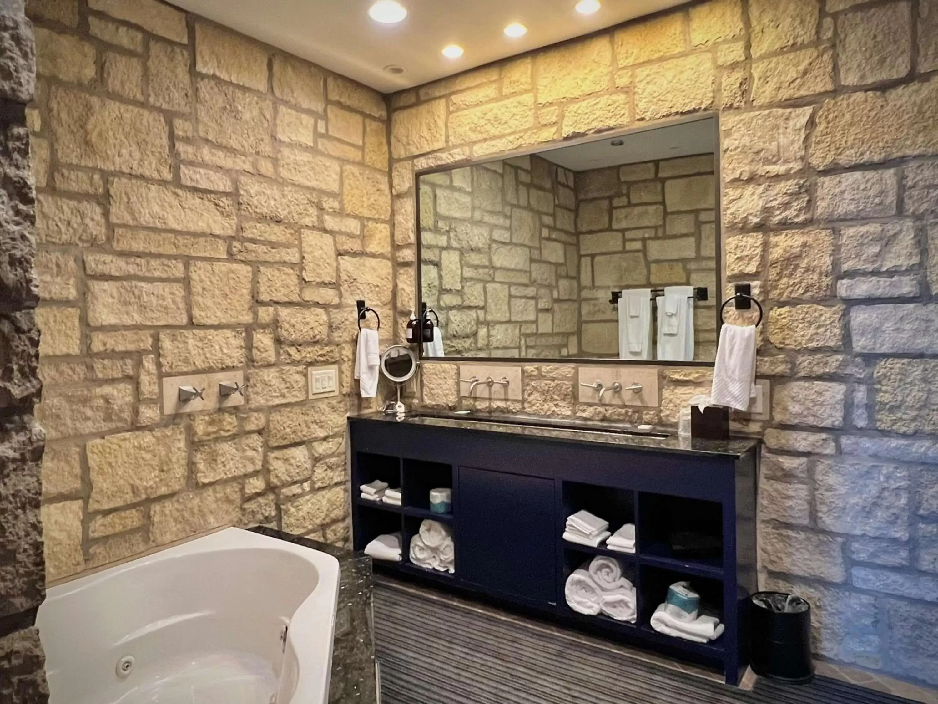 Bathroom in The Oread Lawrence, Tapestry Collection by Hilton