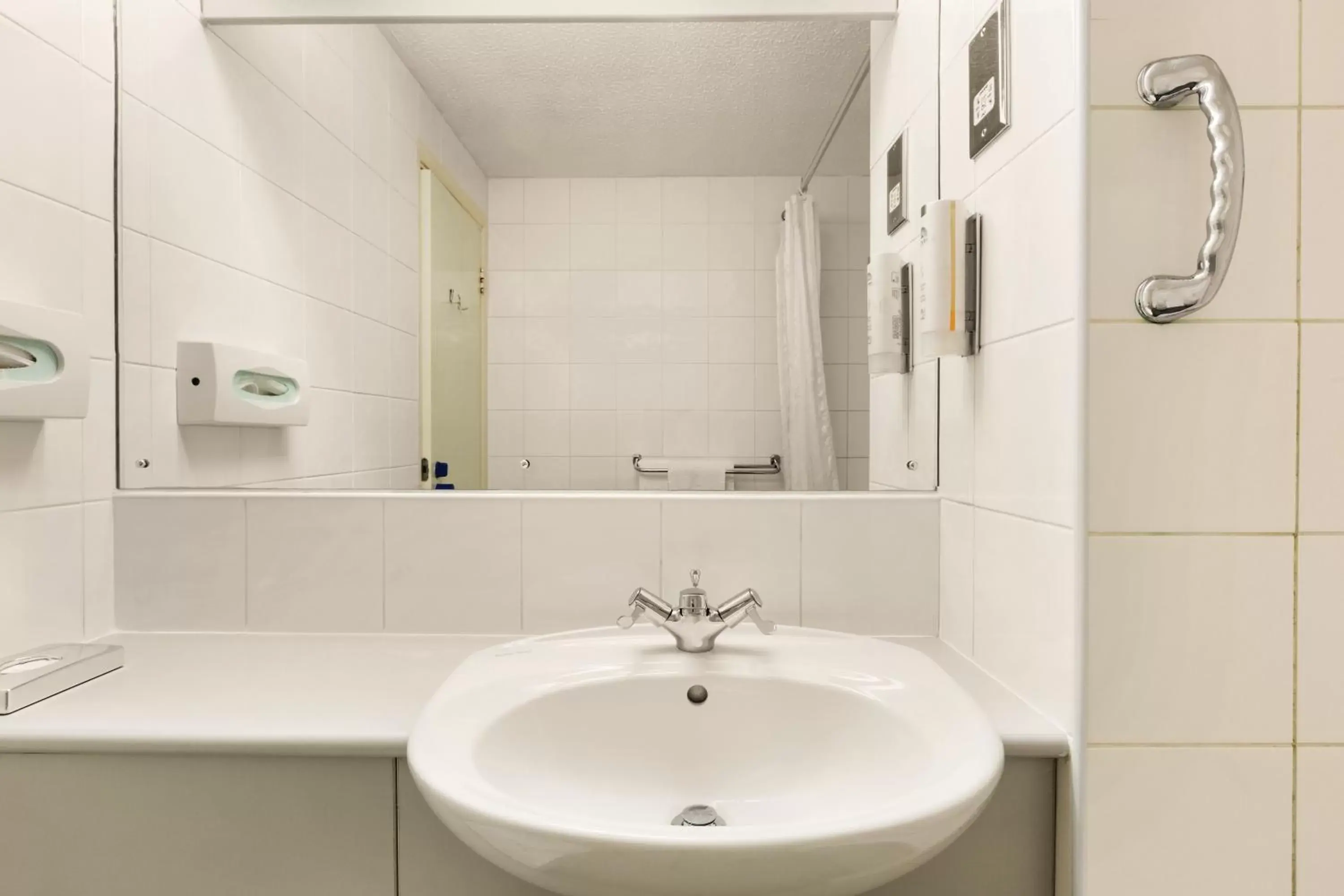 Bathroom in Ramada London South Mimms Bathroom in Ramada London South Mimms