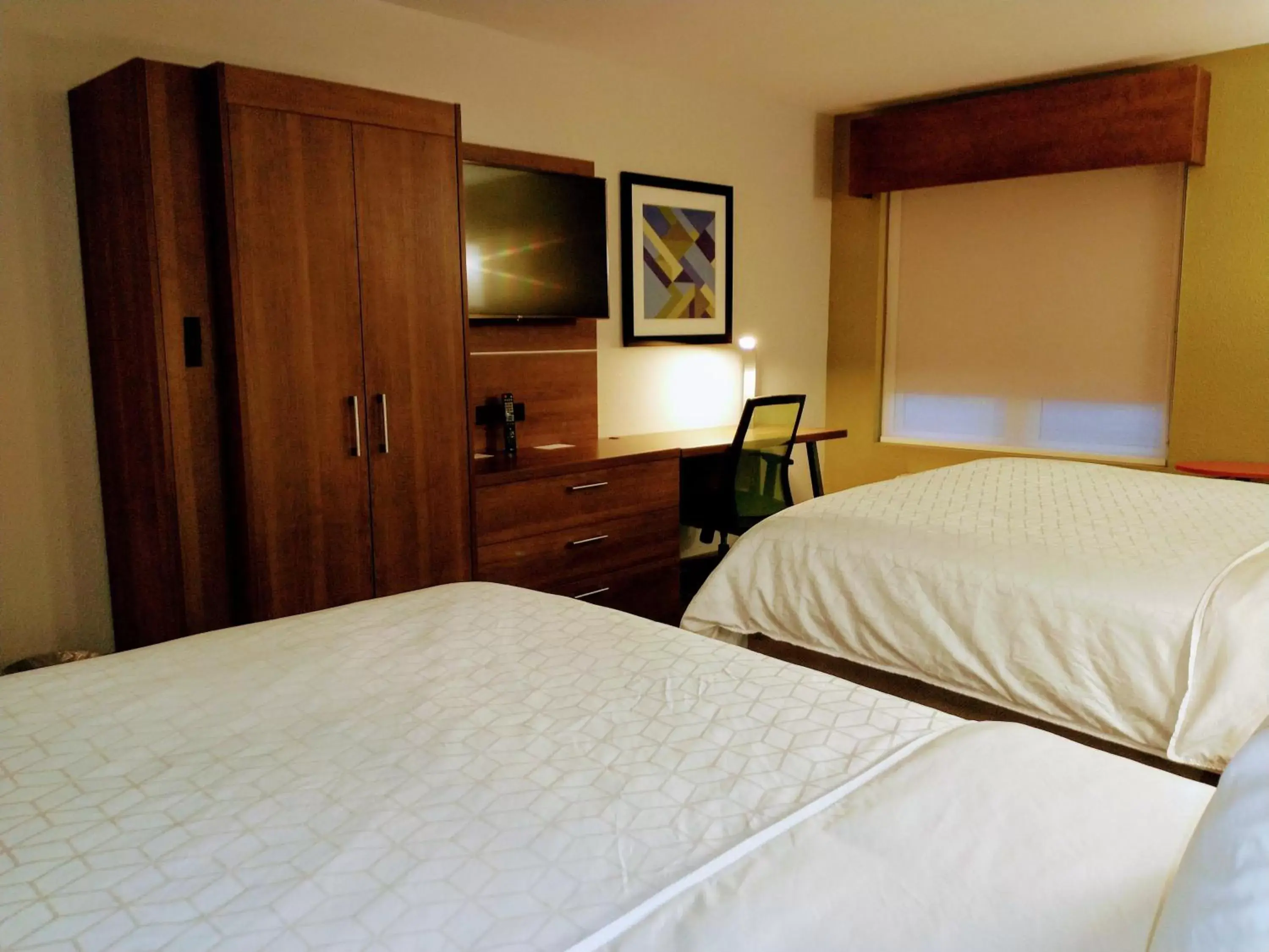 Photo of the whole room, Bed in Holiday Inn Express Hotel & Suites Madison, an IHG Hotel