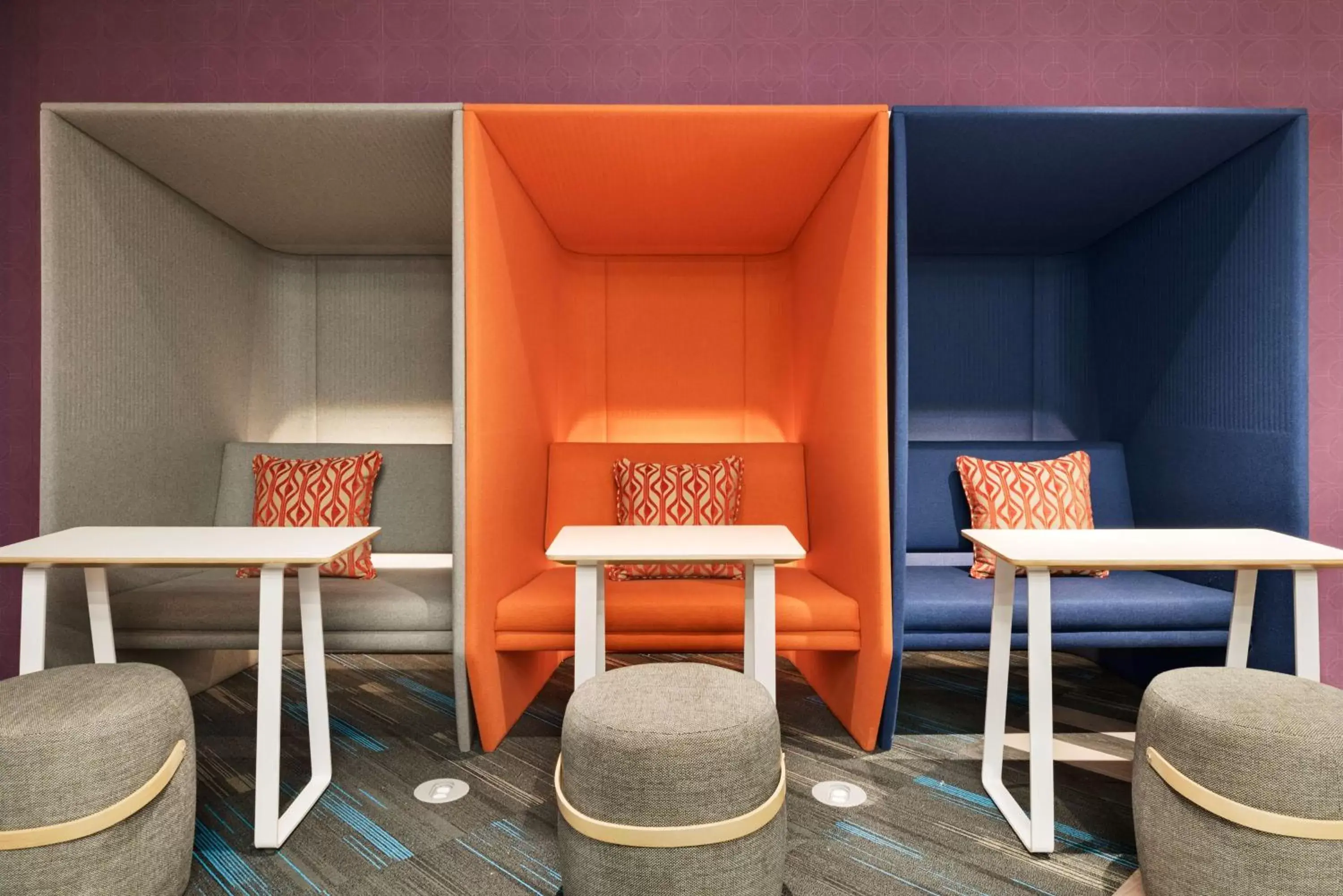 Lobby or reception, Seating Area in Tru By Hilton Cedar Rapids Westdale