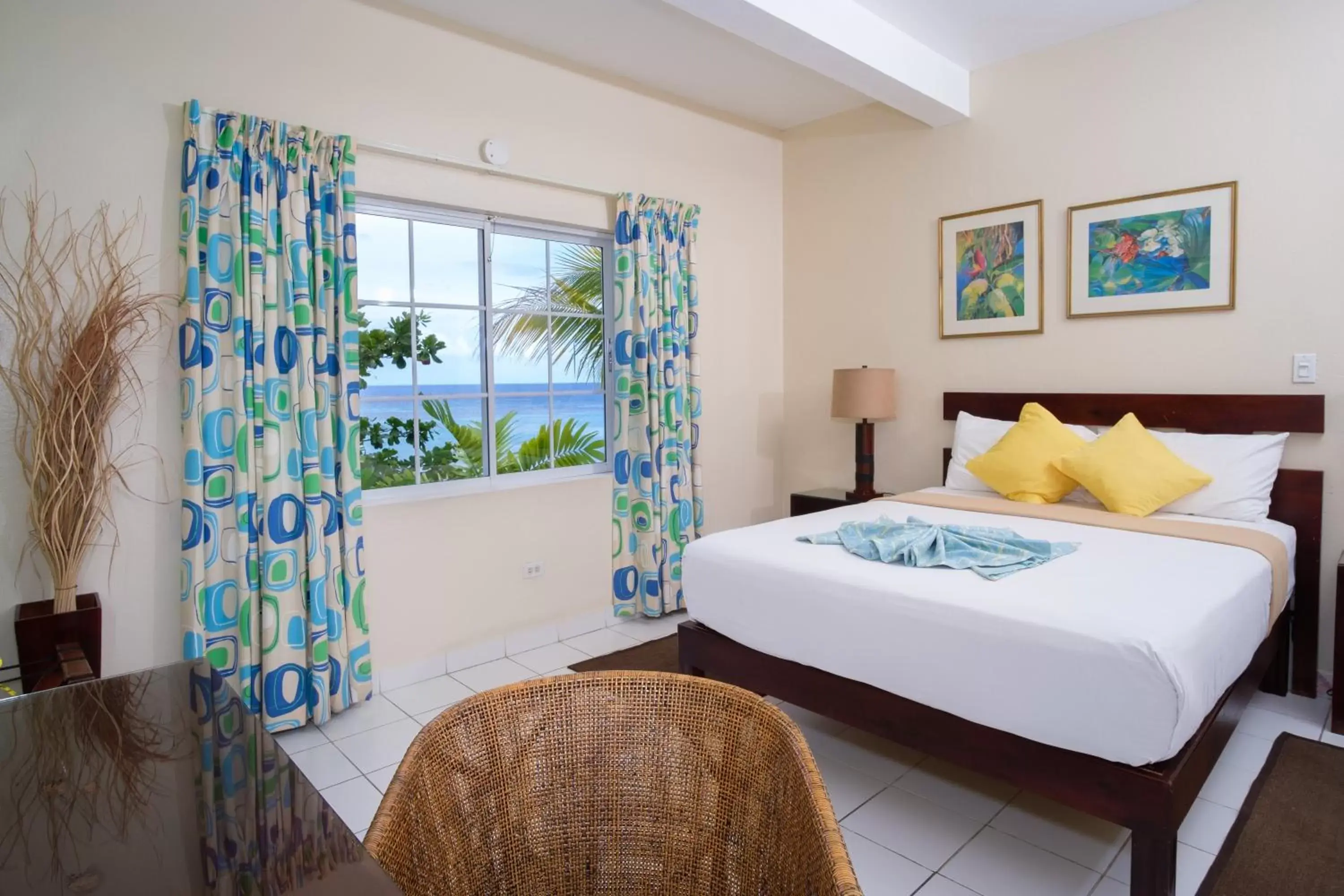 Bedroom, Bed in Hibiscus Lodge Hotel