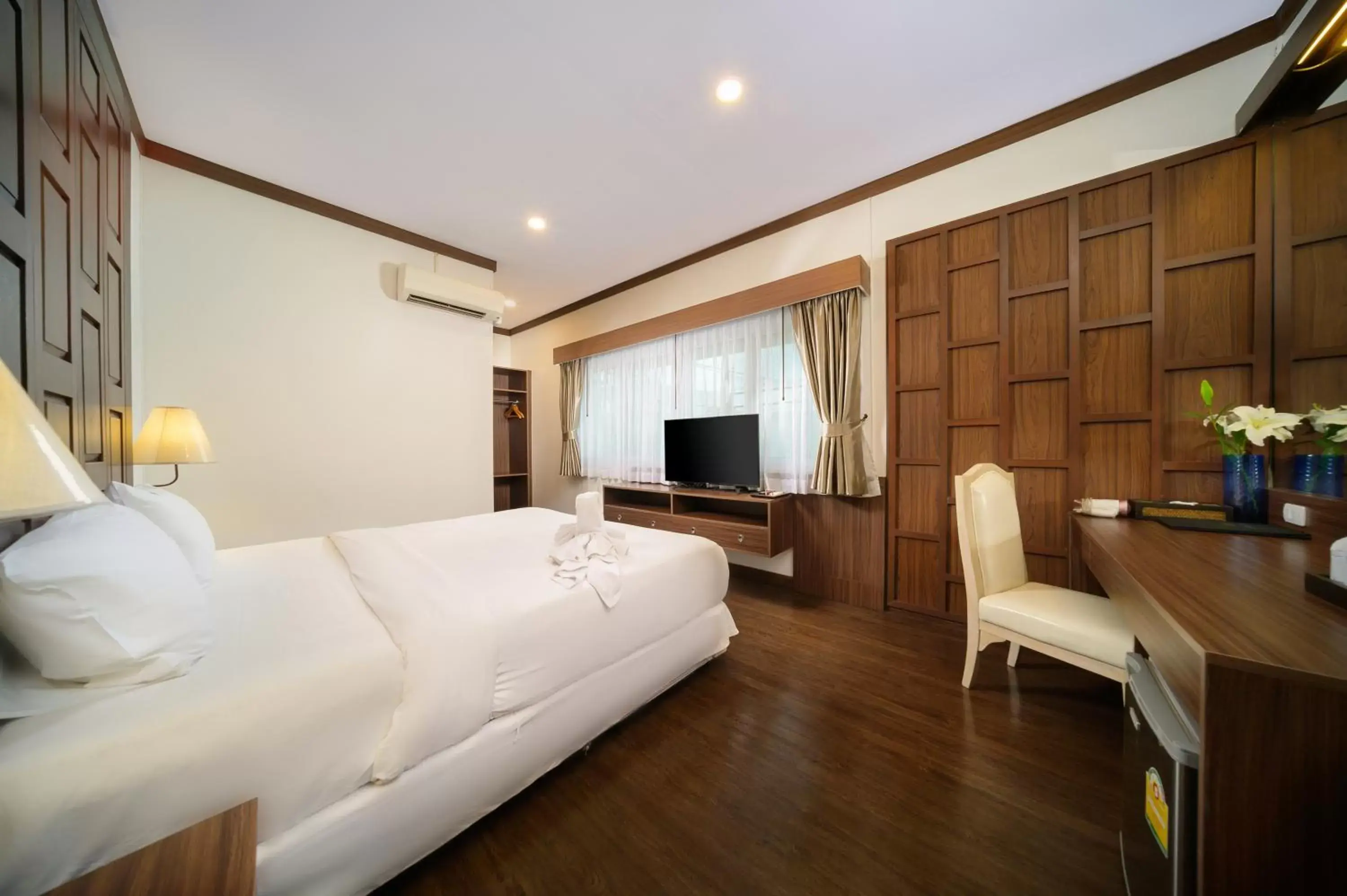 Bedroom, TV/Entertainment Center in The Wing Lanna Hotel