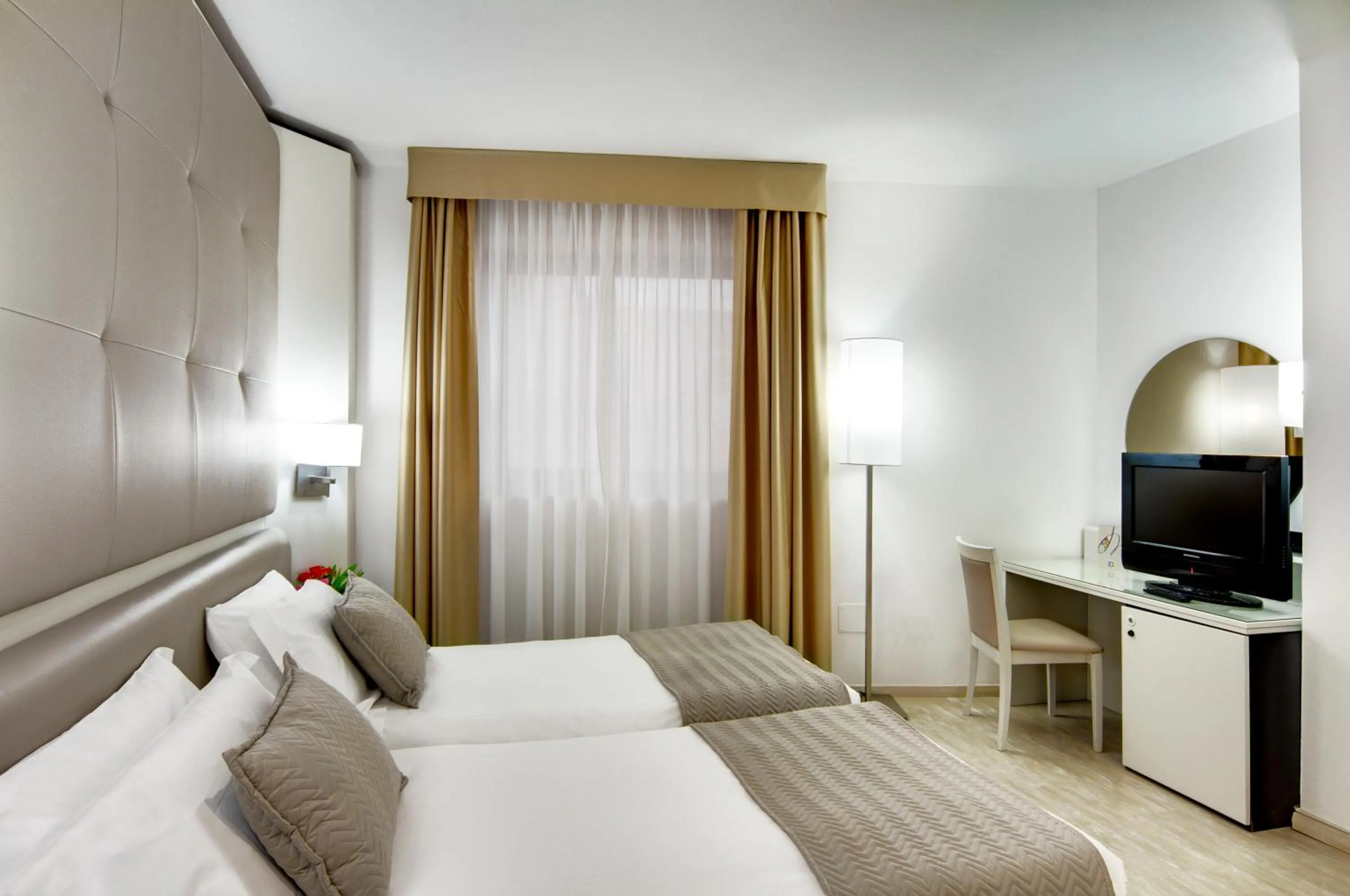 Bedroom, Bed in Mediterraneo Palace Hotel