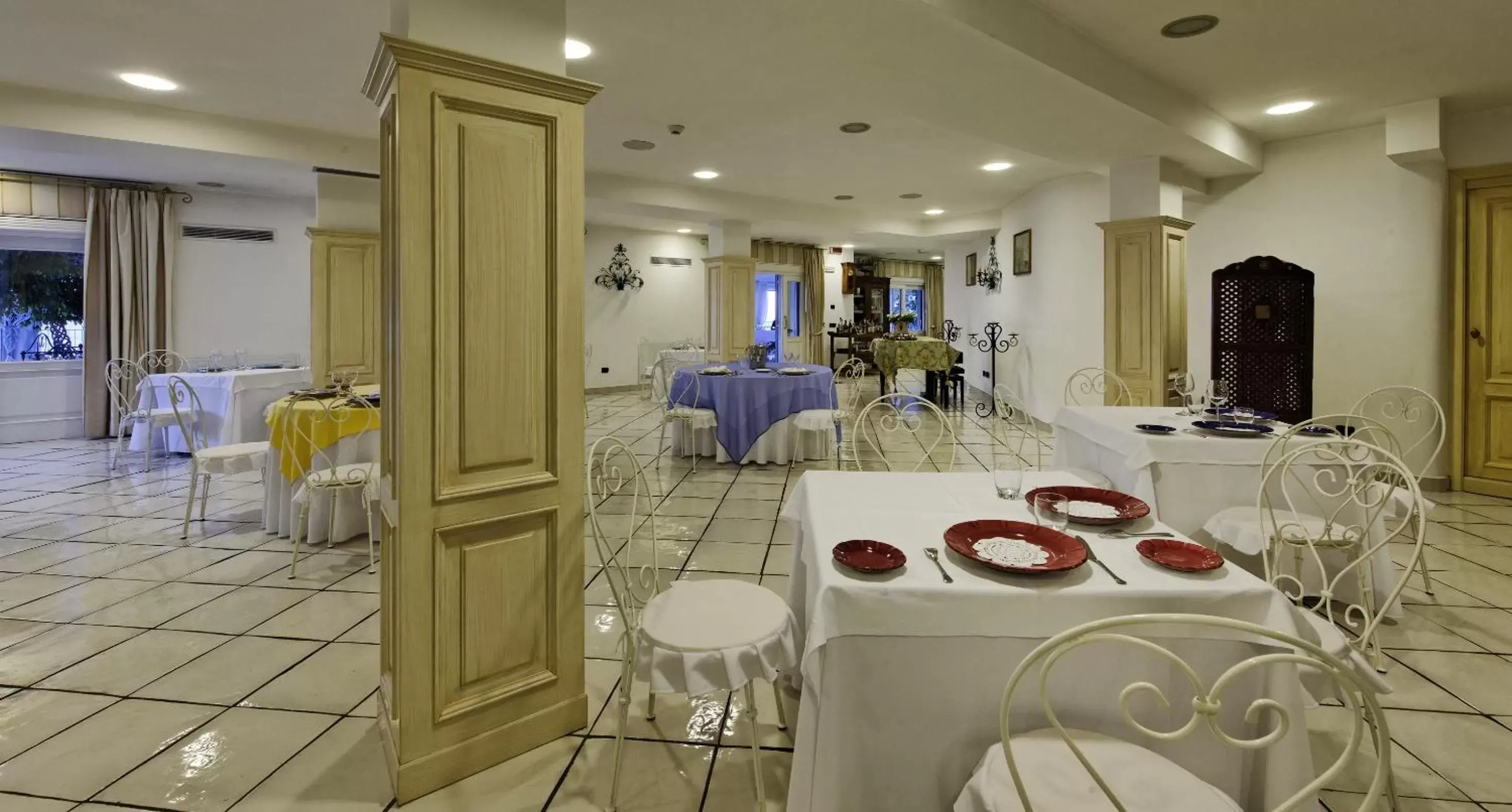 Activities, Restaurant/Places to Eat in Hotel Villa Poseidon & Events