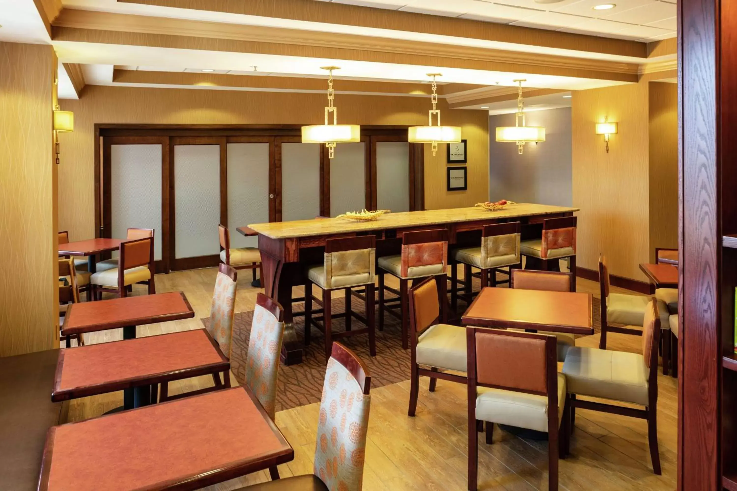 Lobby or reception, Restaurant/Places to Eat in Hampton Inn Easton