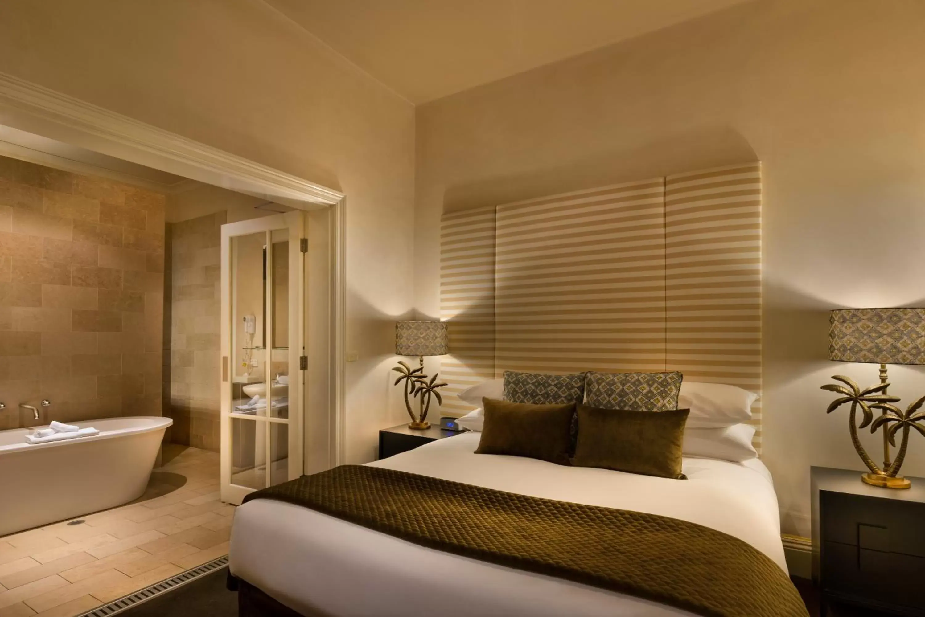 Bed in Hotel Frangos