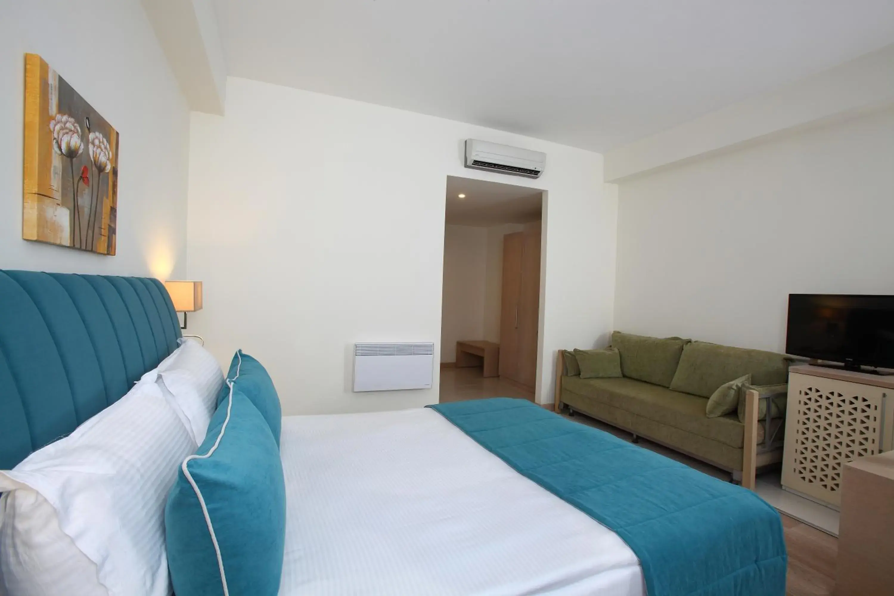Bedroom, Bed in Mandarin Resort & Spa