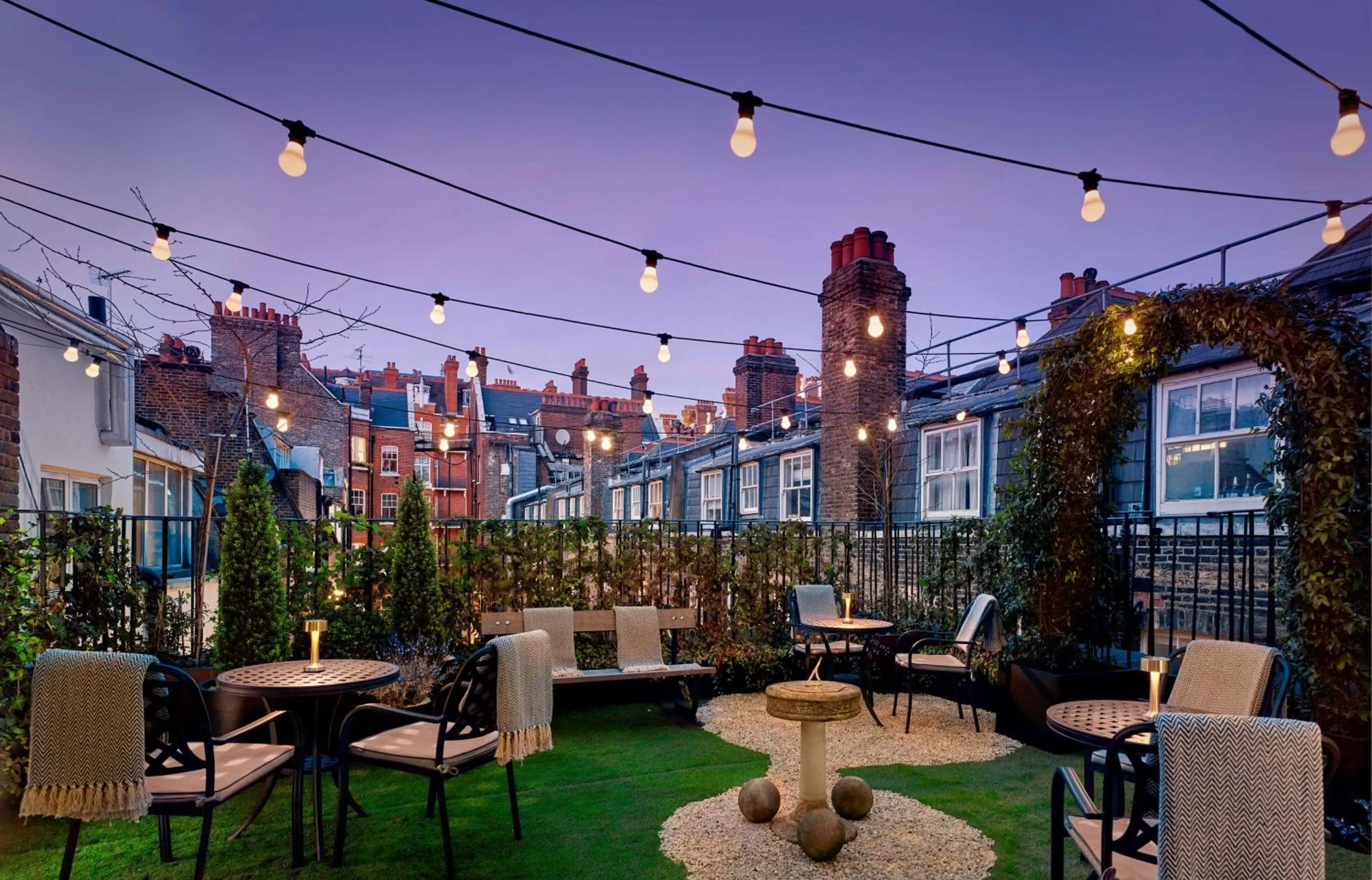 Patio in Holmes Hotel London