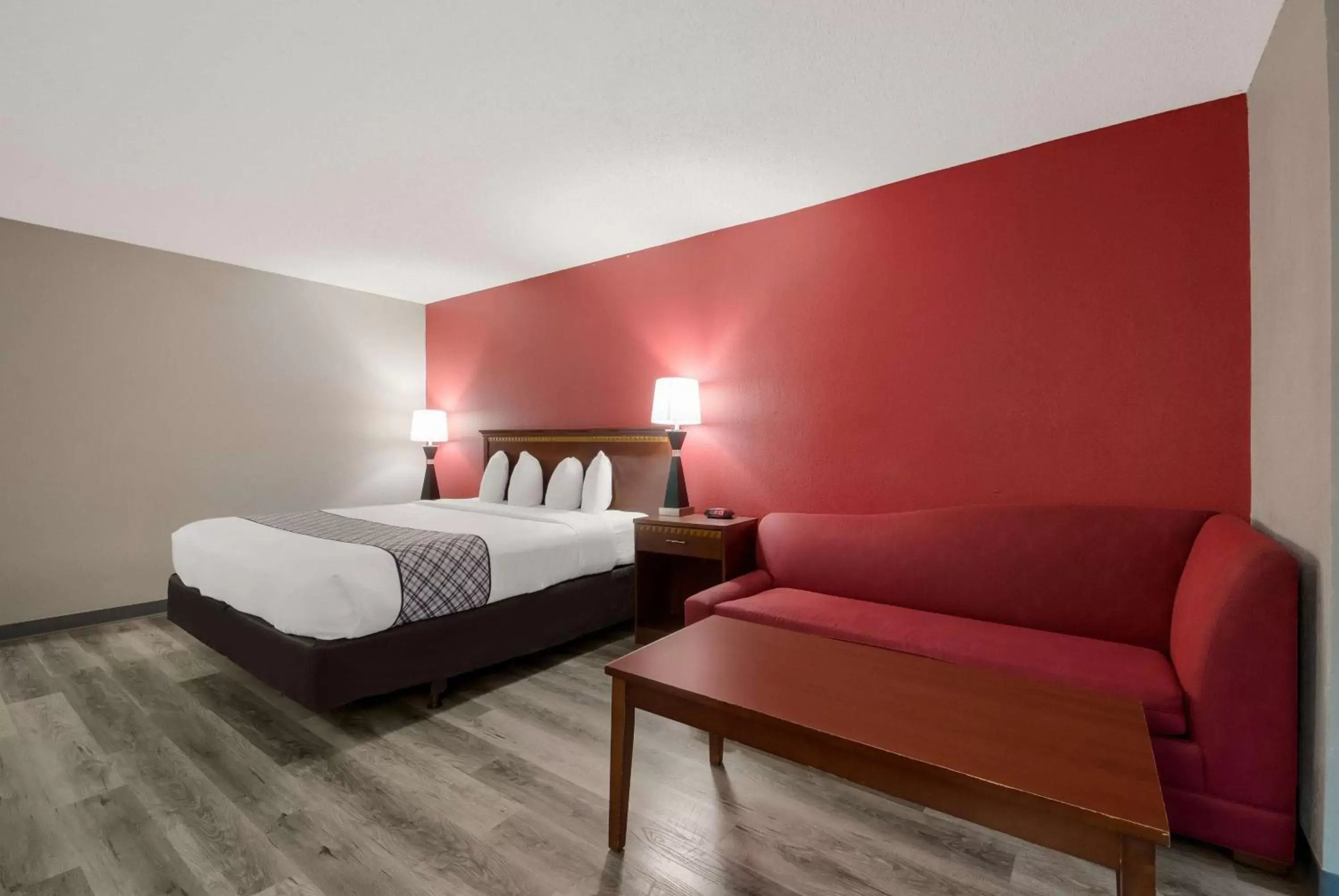 Bedroom, Bed in SureStay Plus Hotel by Best Western San Antonio North