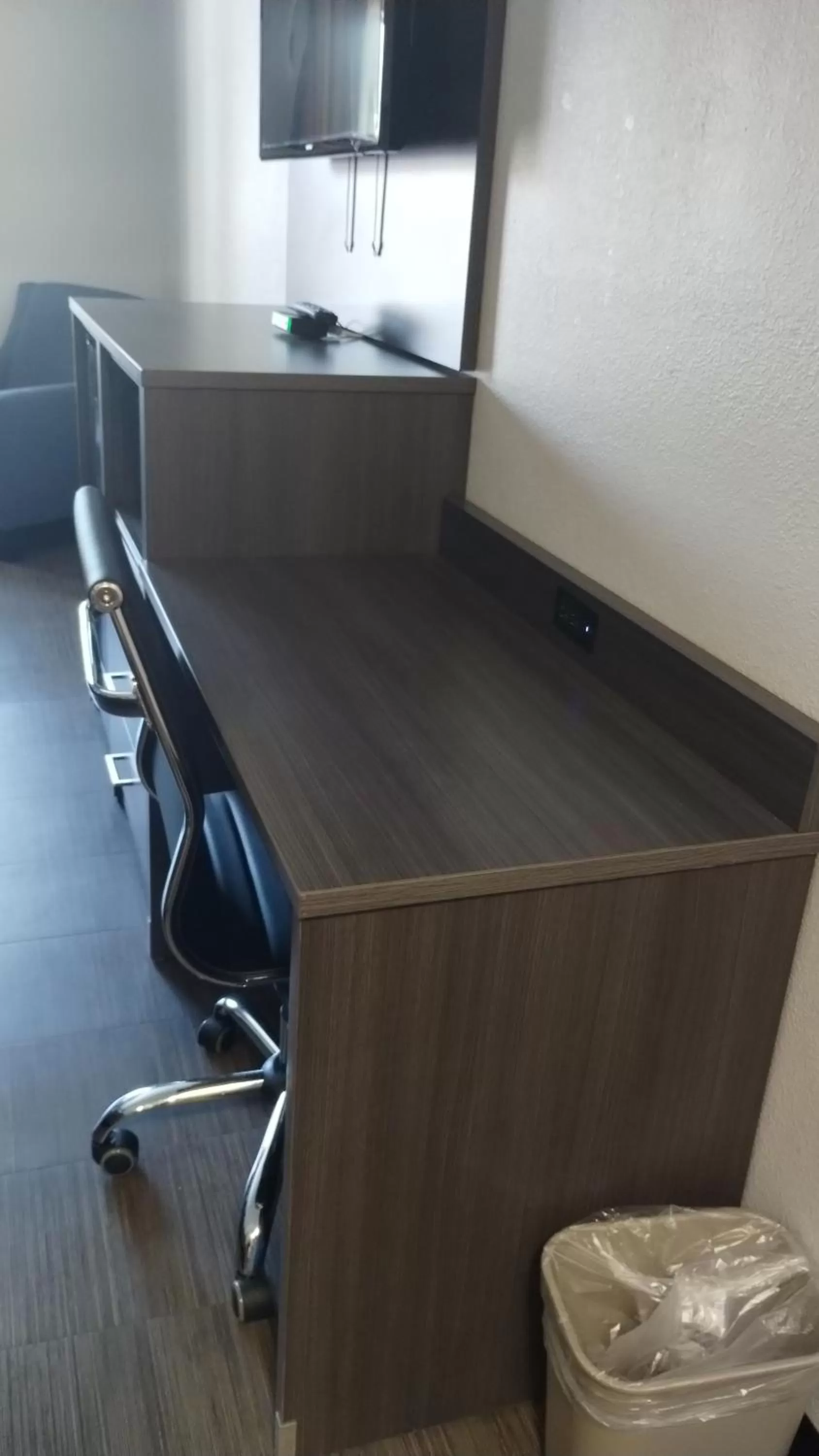 hair dresser in Super 8 Motel by Wyndham near Fort Lauderdale Arpt