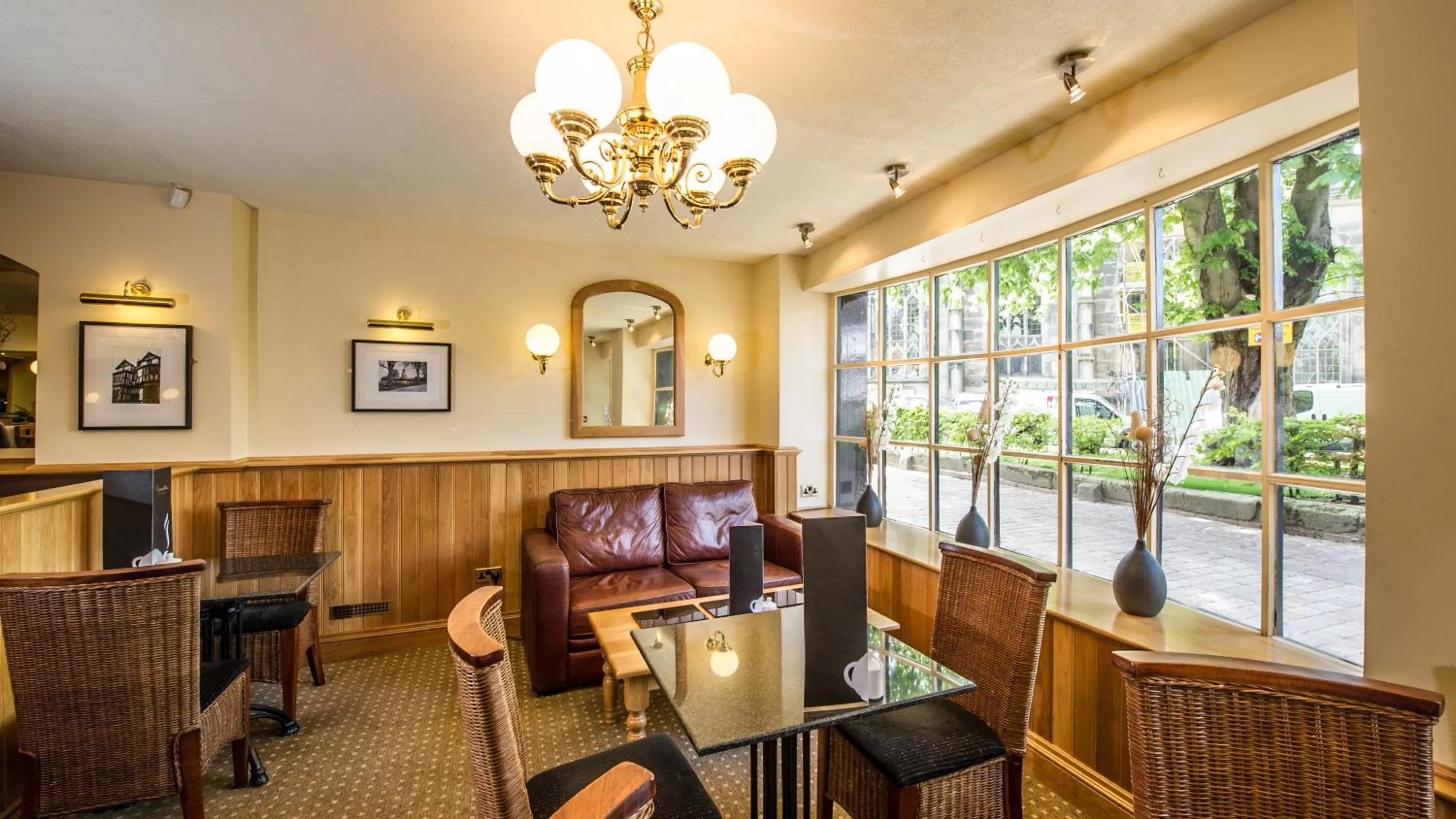 Lounge or bar in Prince Rupert Hotel