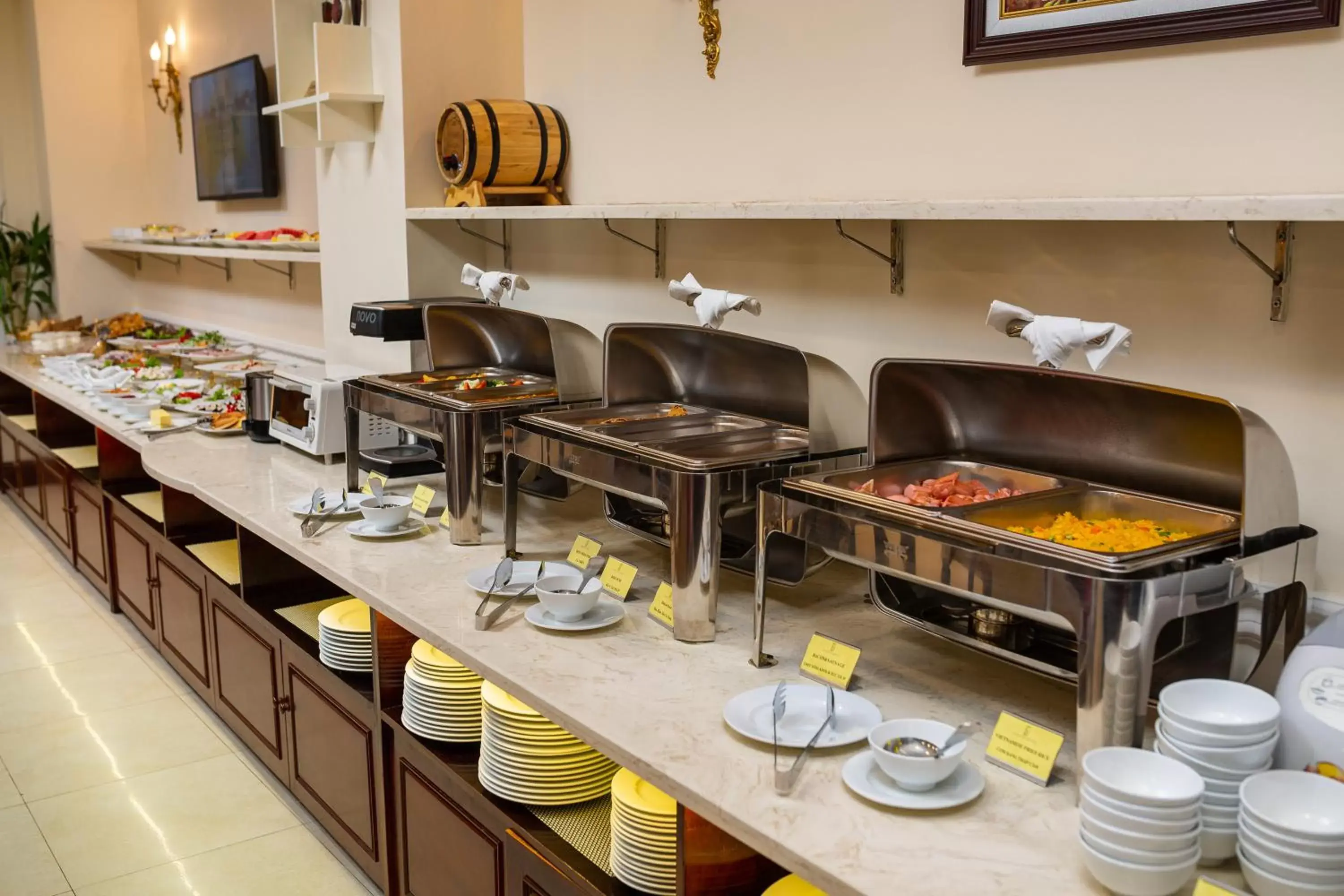 Buffet breakfast, Restaurant/Places to Eat in Sunline Hotel