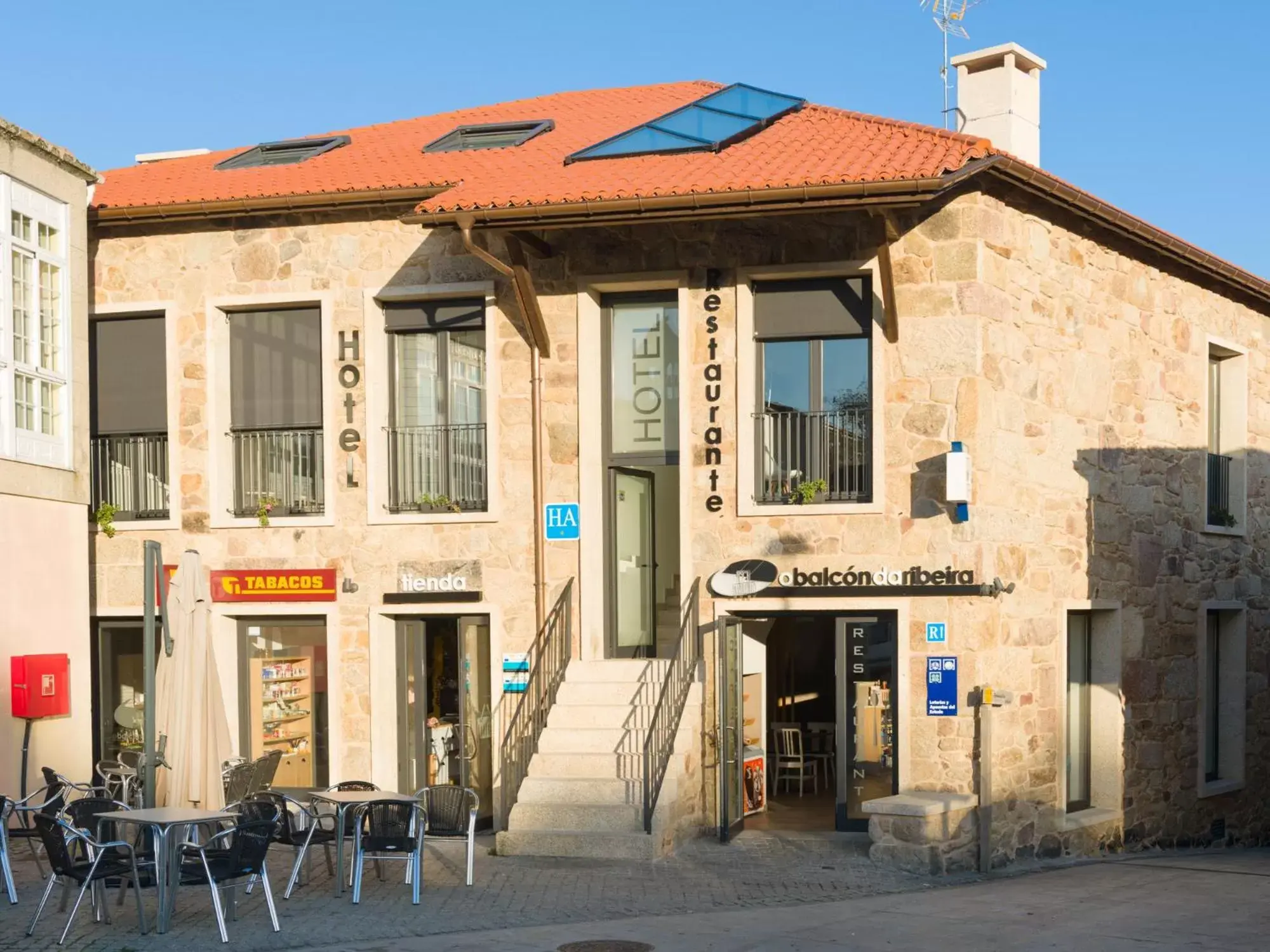 Property Building in O balcón da ribeira