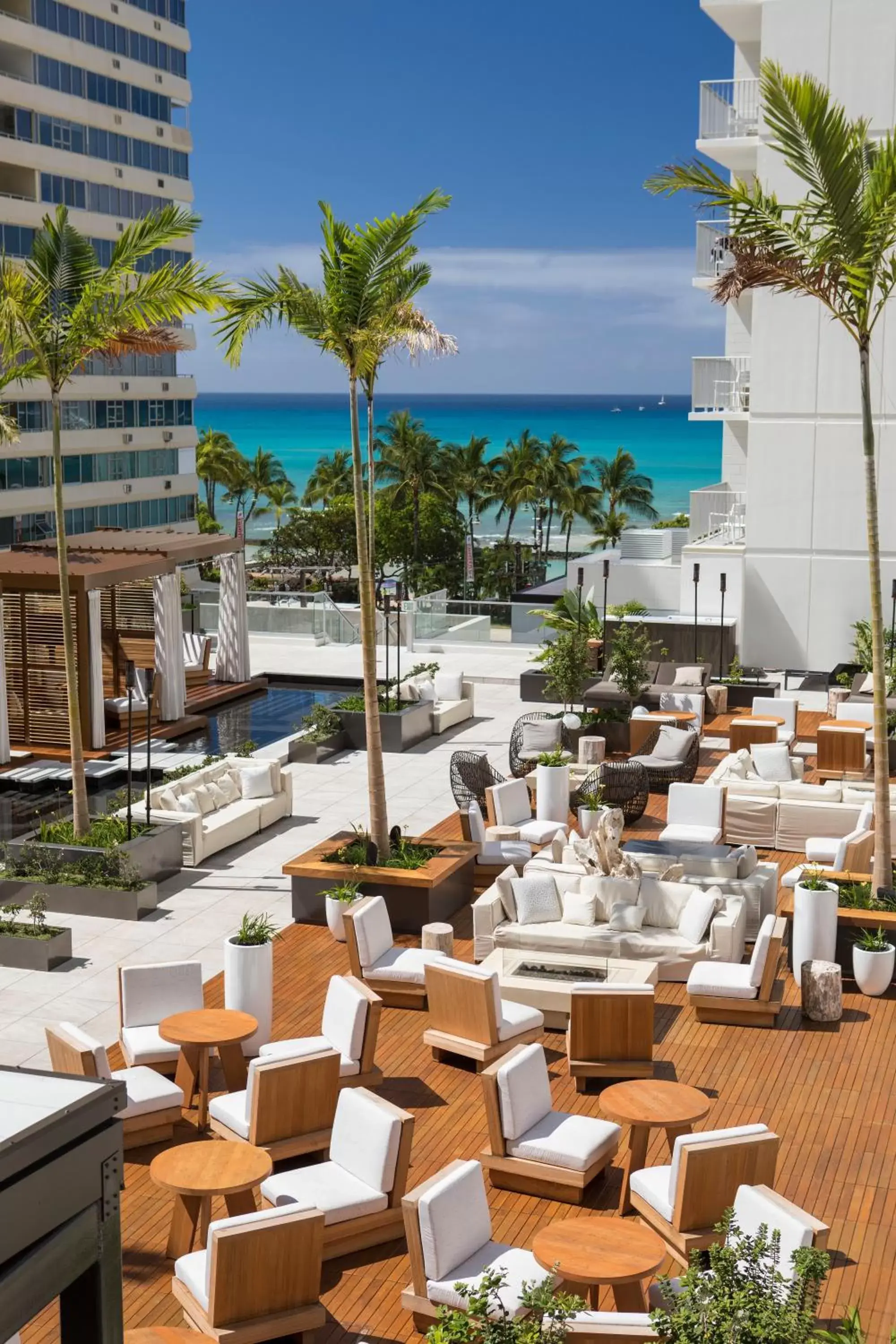 Lounge or bar in 'Alohilani Resort Waikiki Beach