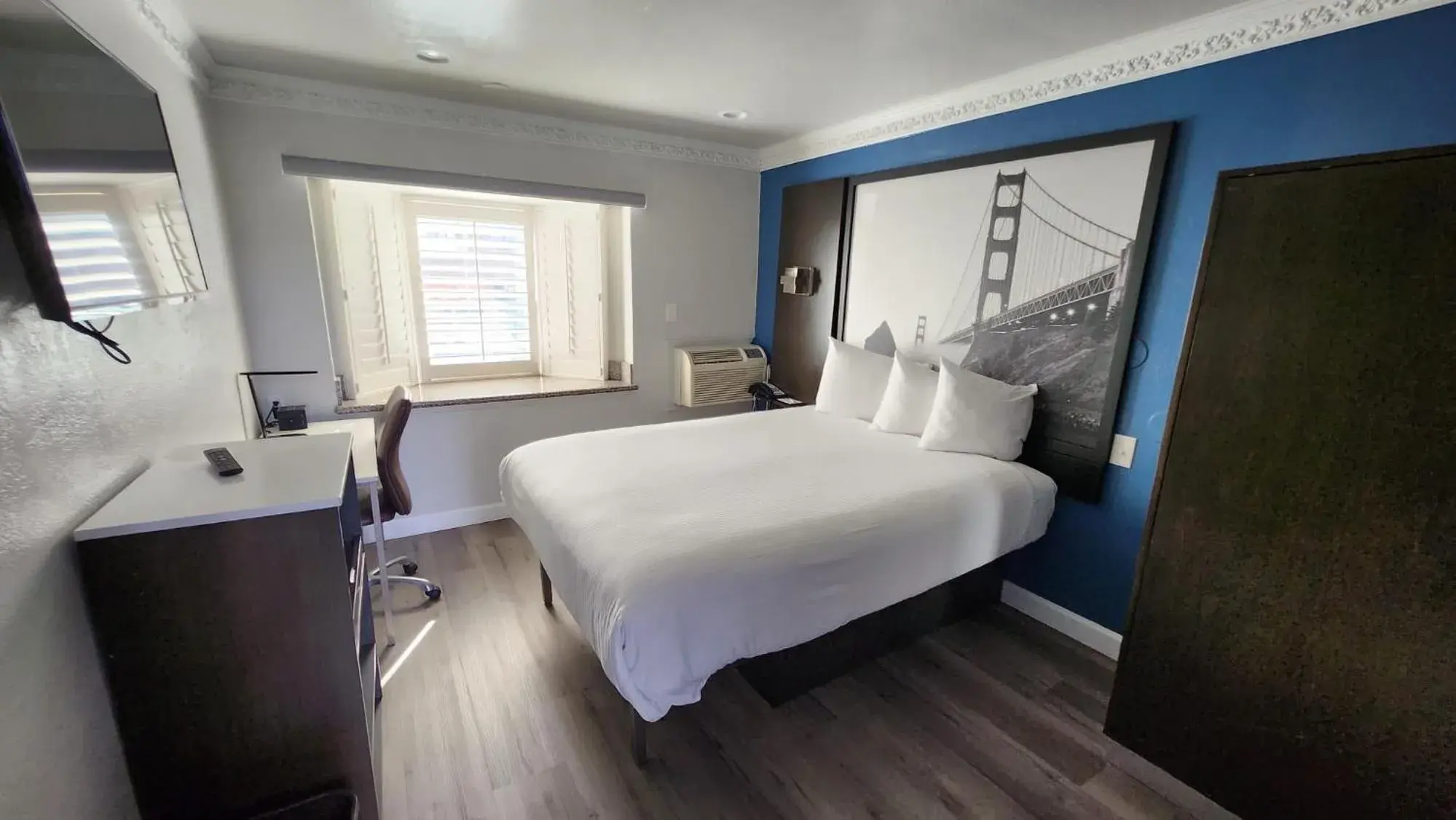 Guests, Bed in Signature Inn San Francisco Marina District