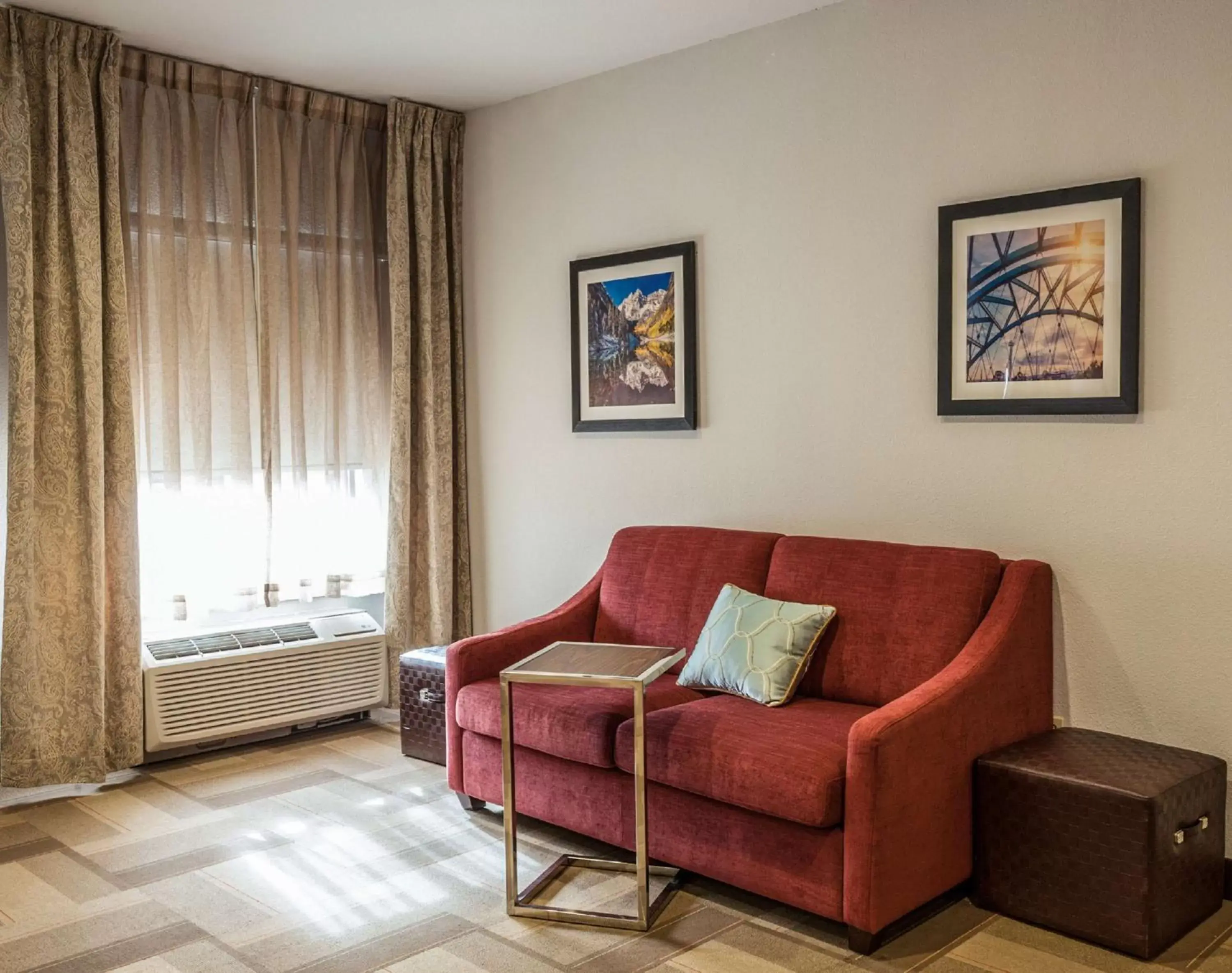 Living room, Seating Area in Hampton Inn Colorado Springs-Airport