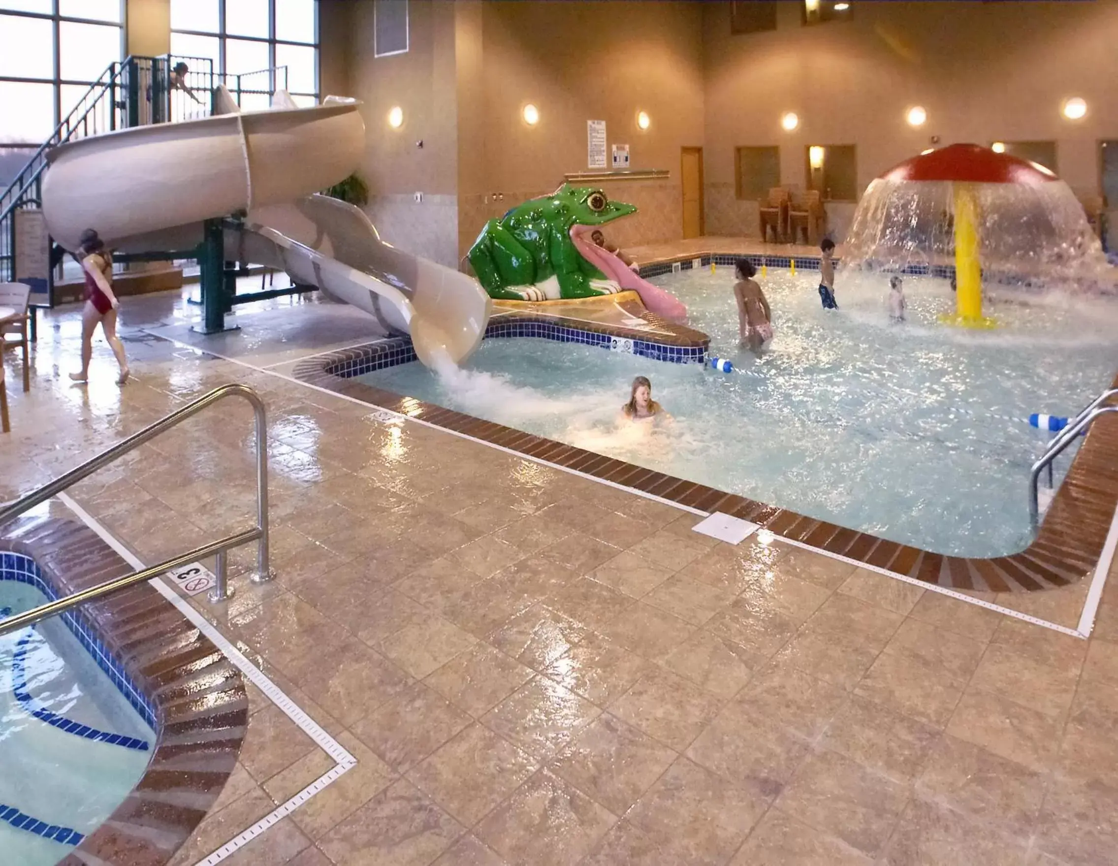 Swimming Pool in ClubHouse Hotel Sioux Falls