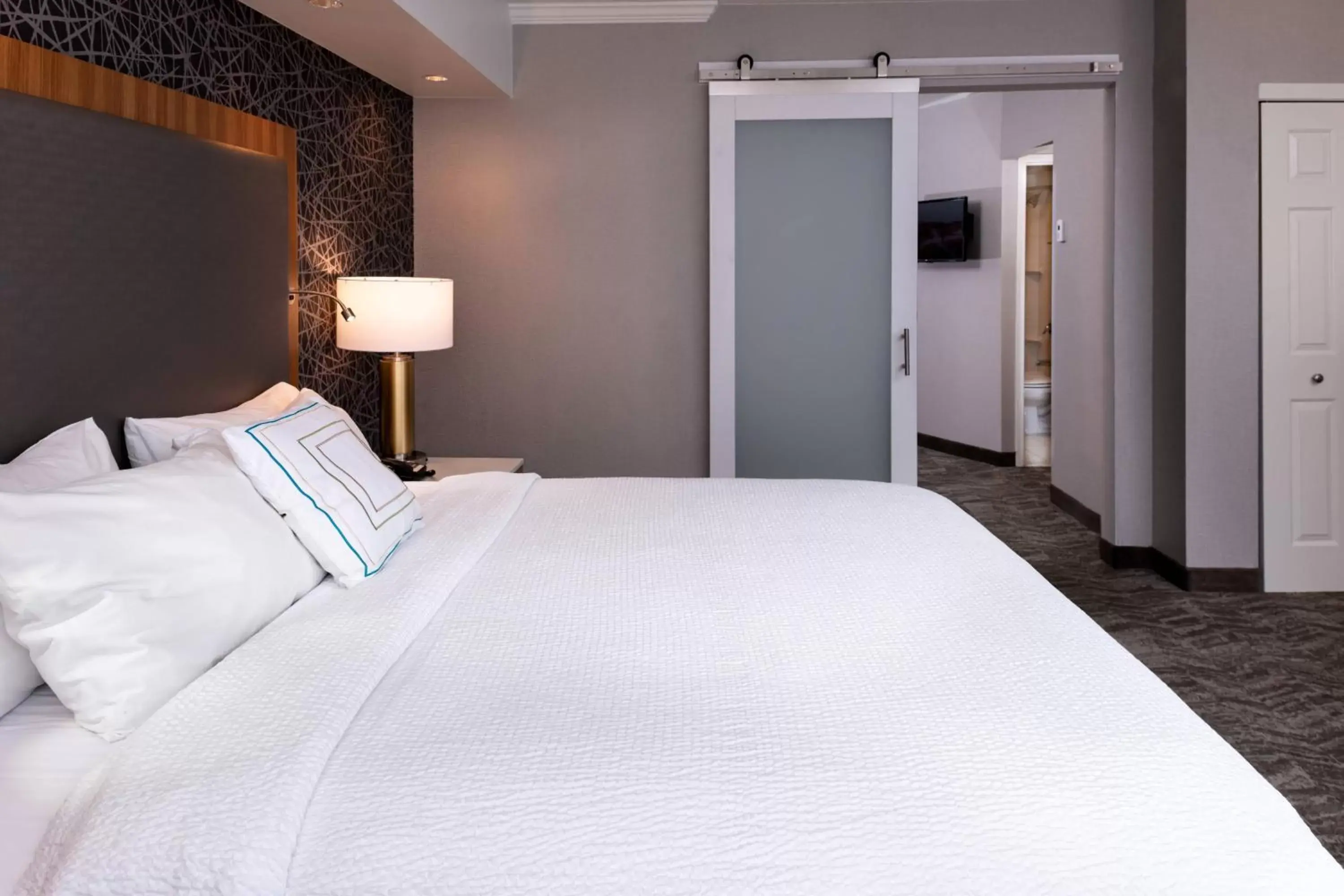 Bedroom, Bed in SpringHill Suites by Marriott Pittsburgh North Shore