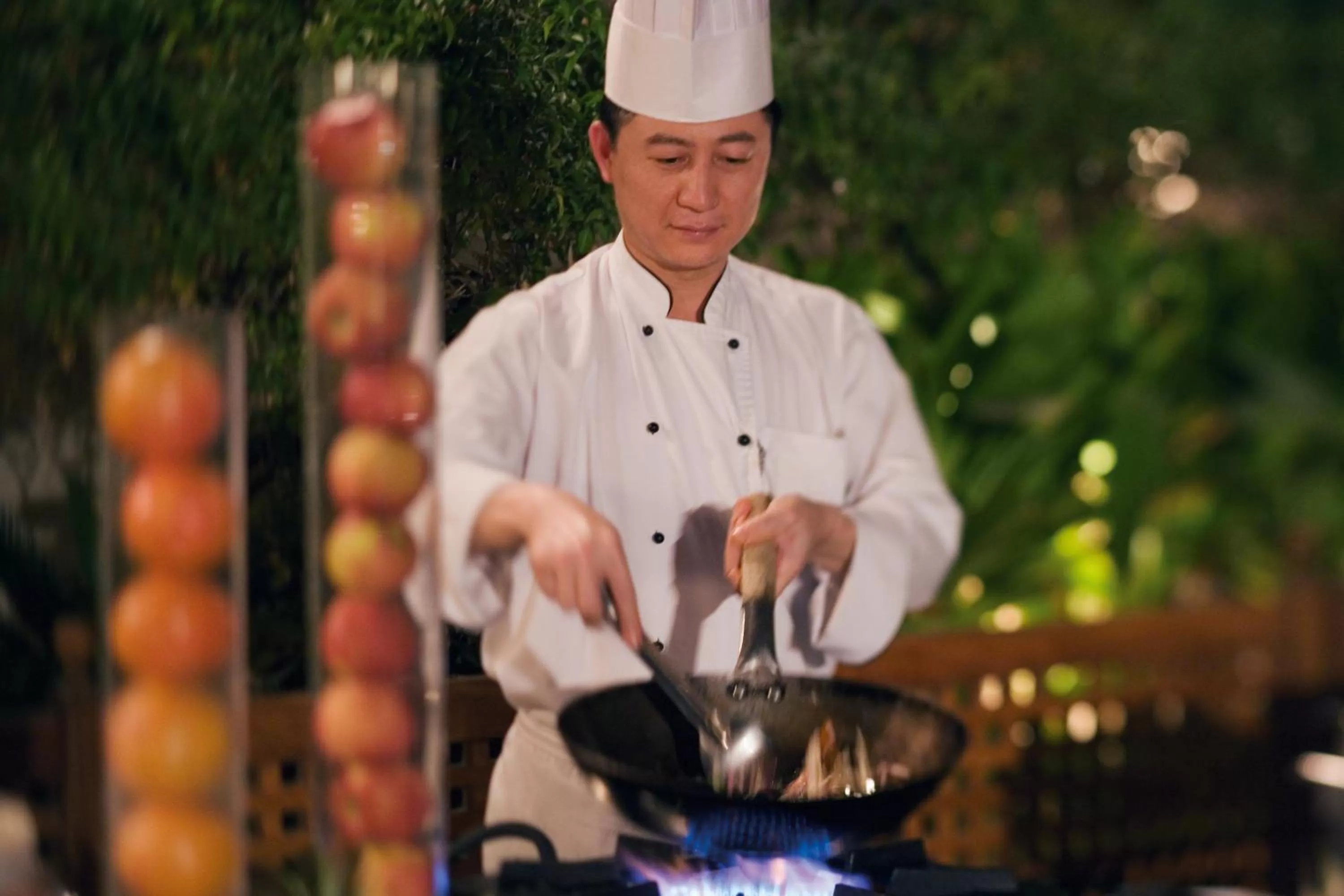 Restaurant/places to eat in Mövenpick Hotel & Apartments Bur Dubai