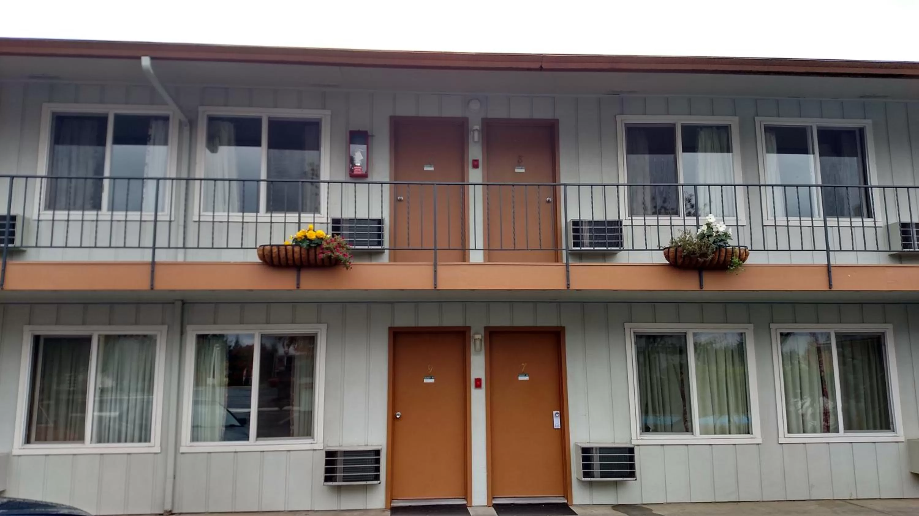 Property building in Snooz Inn