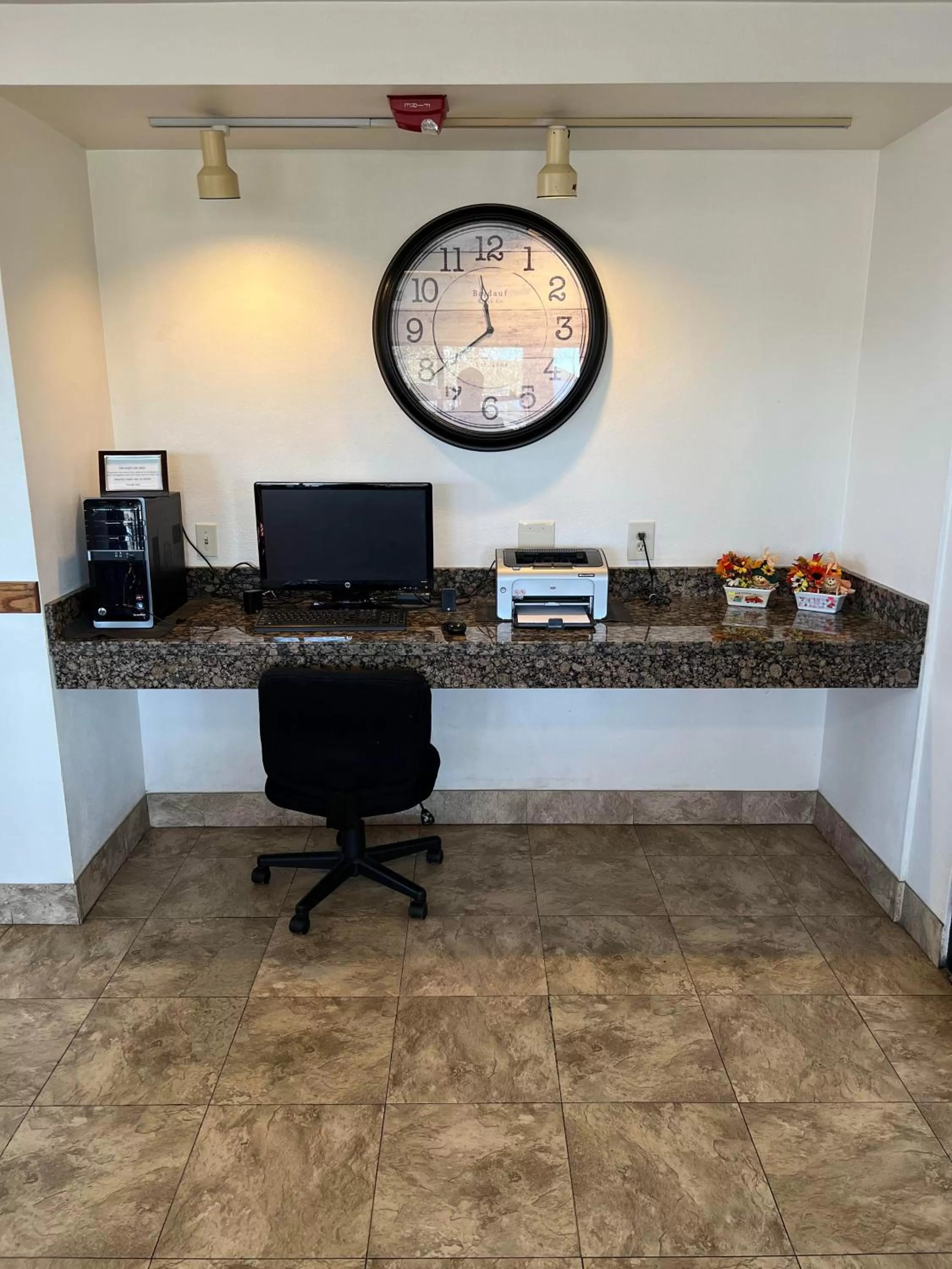 Business facilities in Days Inn by Wyndham Lake Point