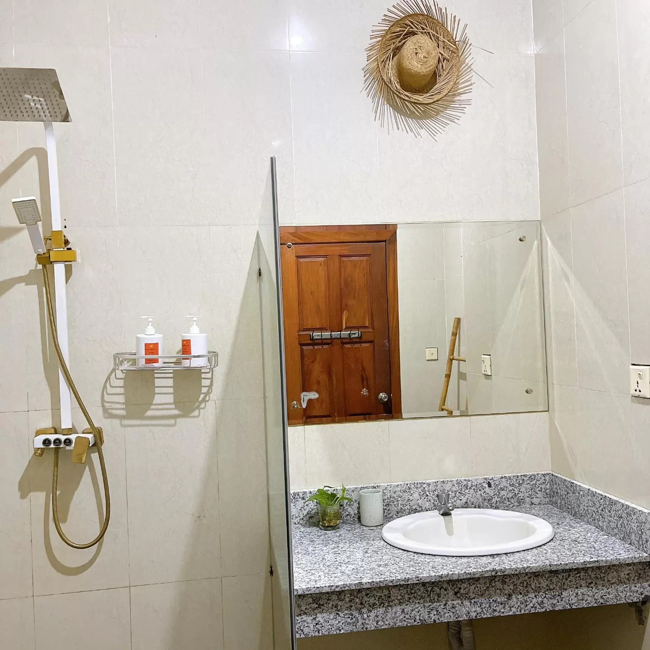 Shower, Bathroom in Central Indochine D'angkor Hotel